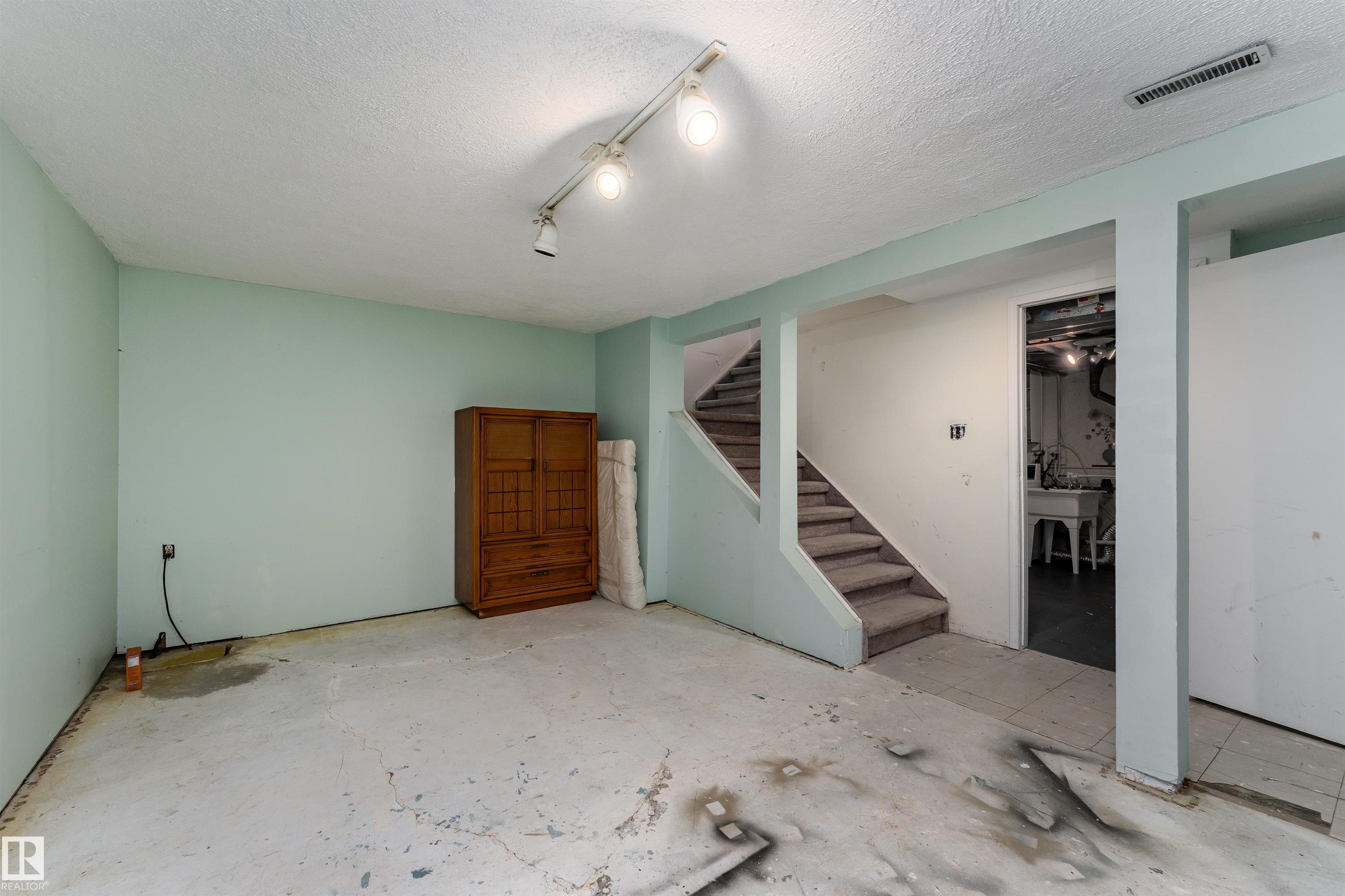 Photo 23 at 5105 106a Street NW, Pleasantview, Edmonton