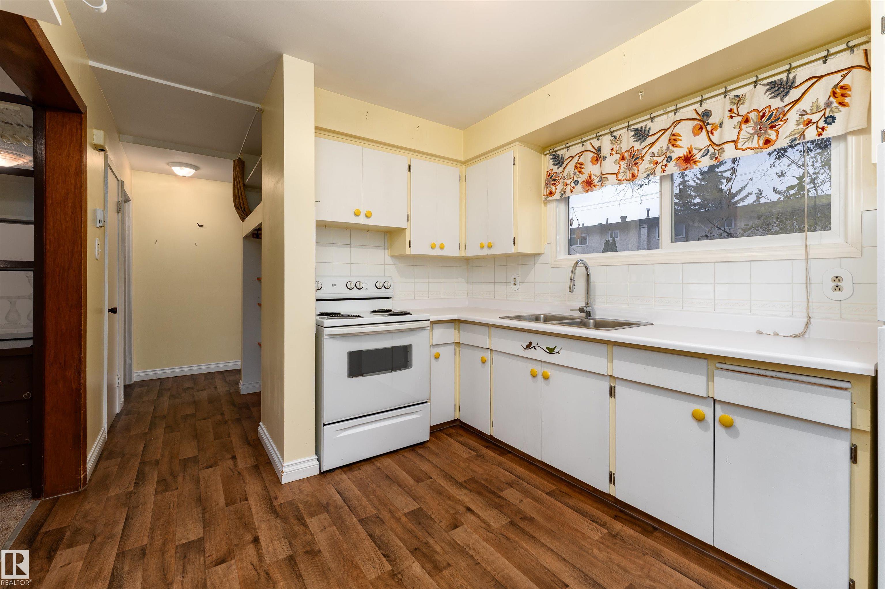 Photo 9 at 5105 106a Street NW, Pleasantview, Edmonton