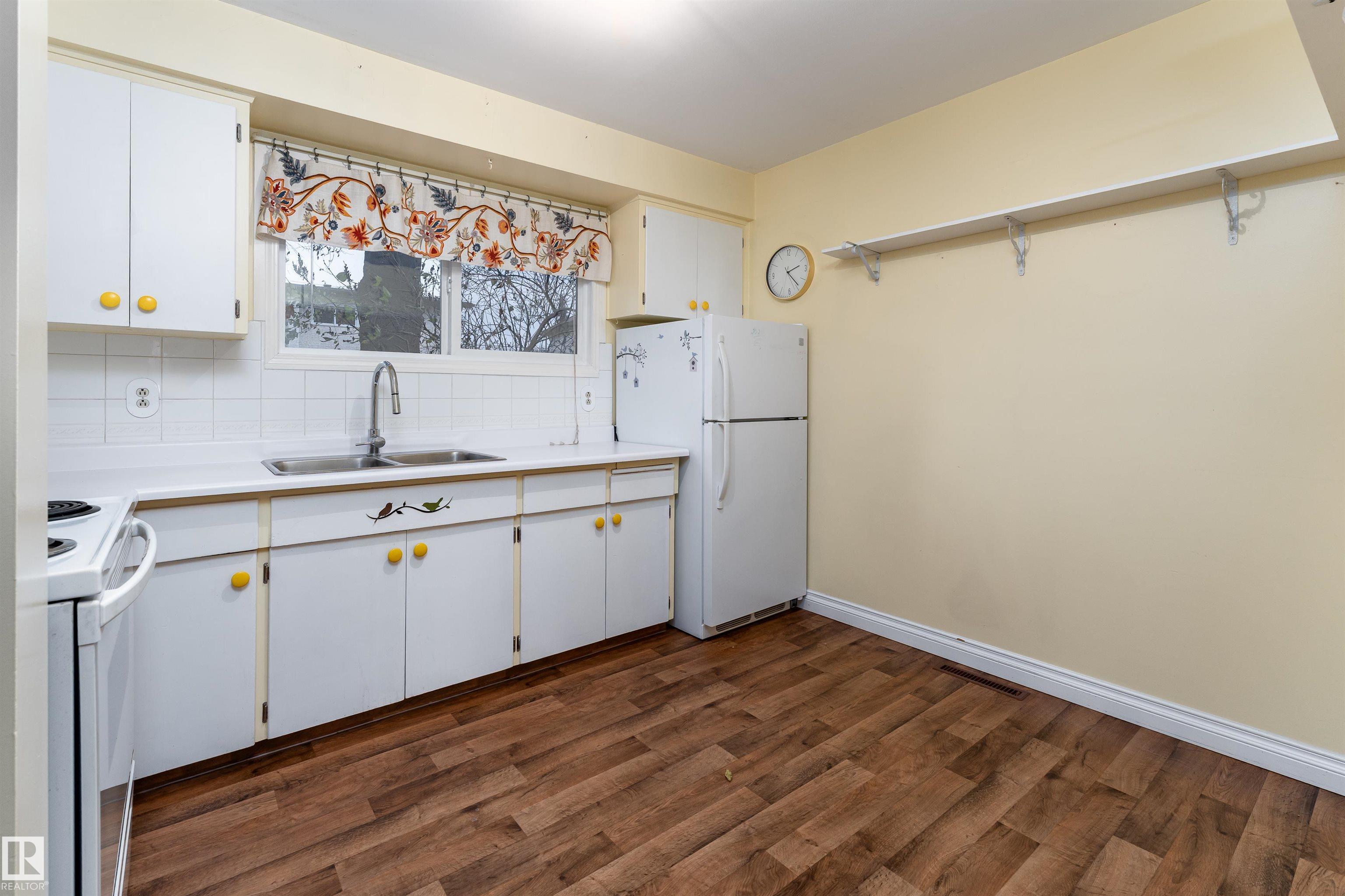 Photo 10 at 5105 106a Street NW, Pleasantview, Edmonton