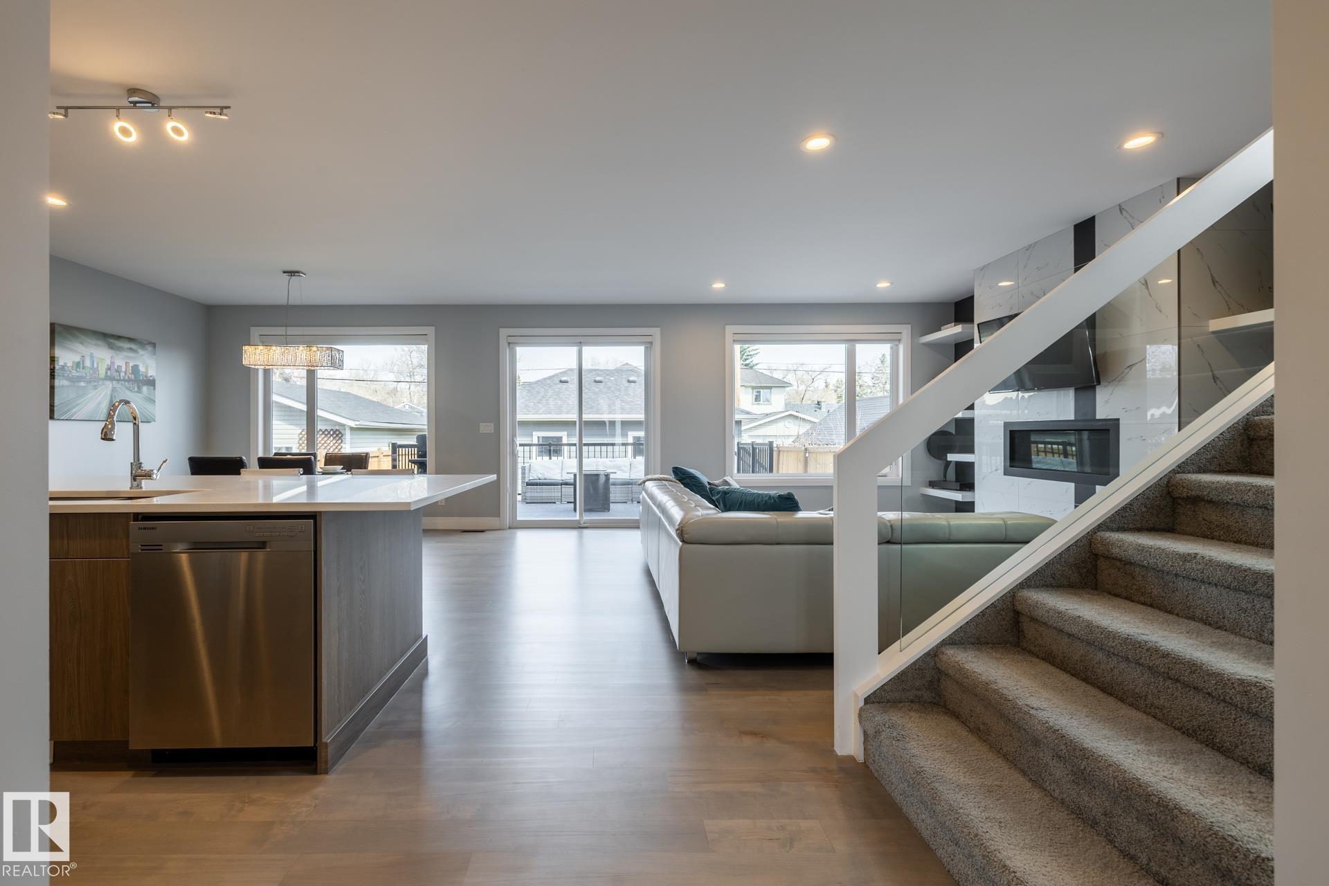 Photo 11 at 10936 71 Avenue NW, Parkallen, Edmonton