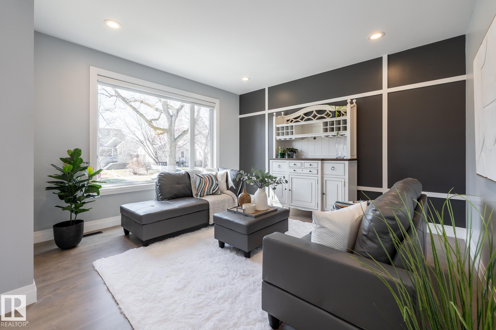 Photo 5 at 10936 71 Avenue NW, Parkallen, Edmonton