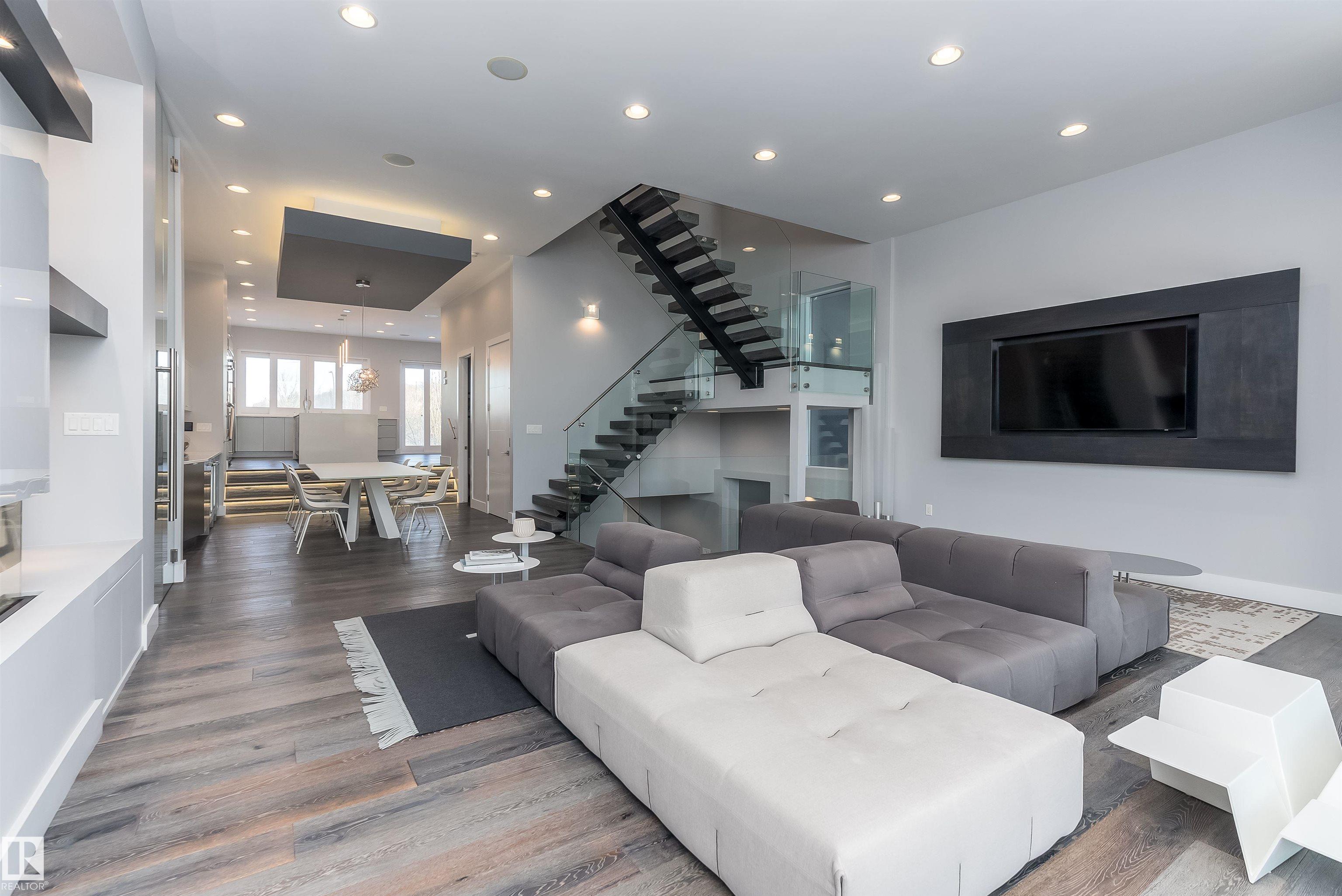 Photo 5 at 9509 99b Street NW, Strathcona, Edmonton