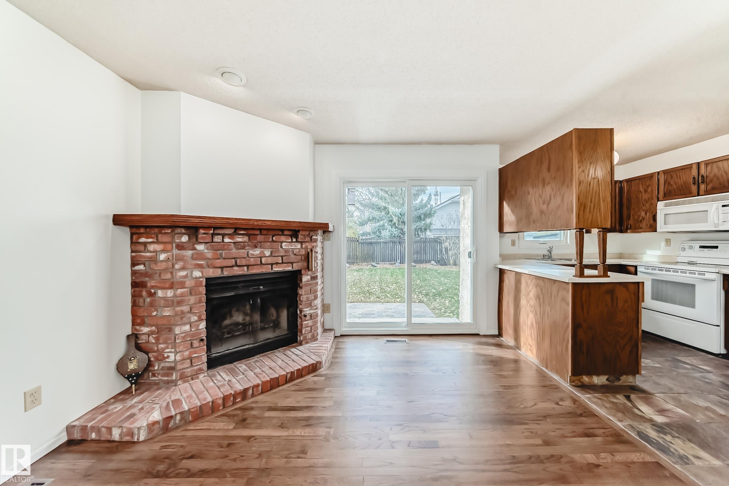 Photo 11 at 1028 107 Street NW, Bearspaw, Edmonton