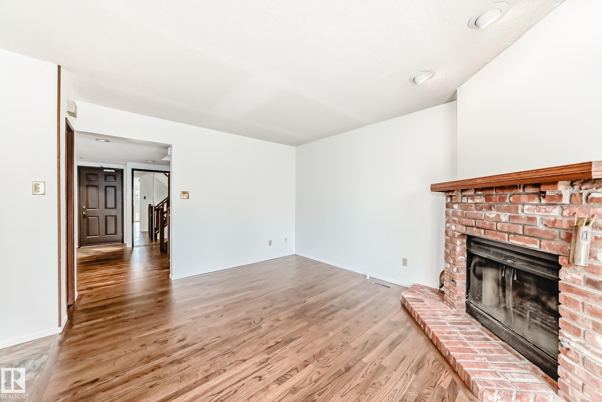 Photo 13 at 1028 107 Street NW, Bearspaw, Edmonton