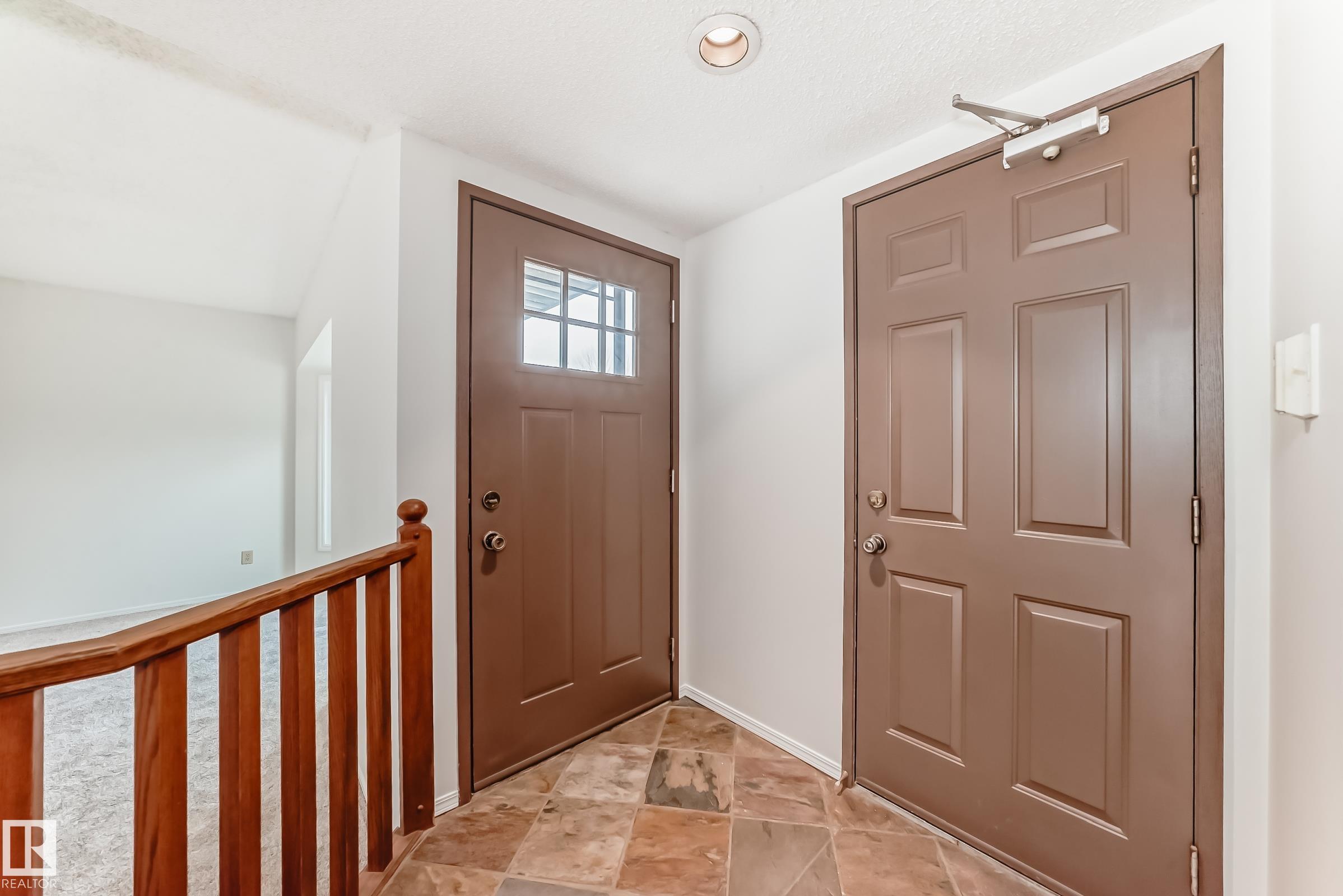 Photo 4 at 1028 107 Street NW, Bearspaw, Edmonton