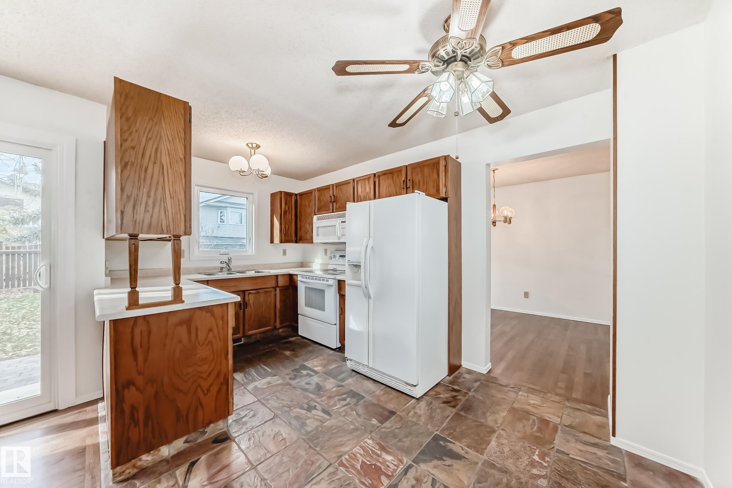 Photo 6 at 1028 107 Street NW, Bearspaw, Edmonton