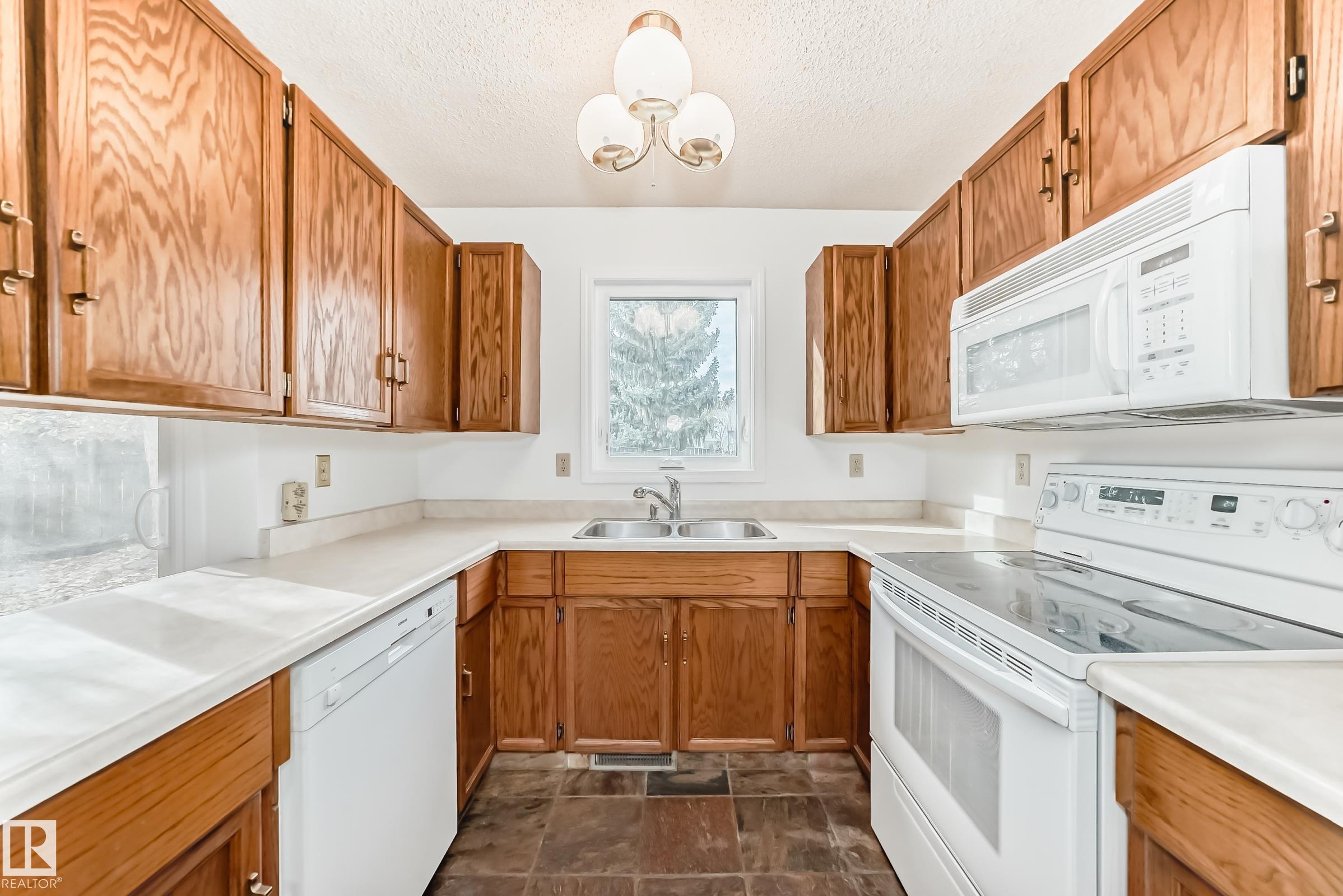 Photo 7 at 1028 107 Street NW, Bearspaw, Edmonton