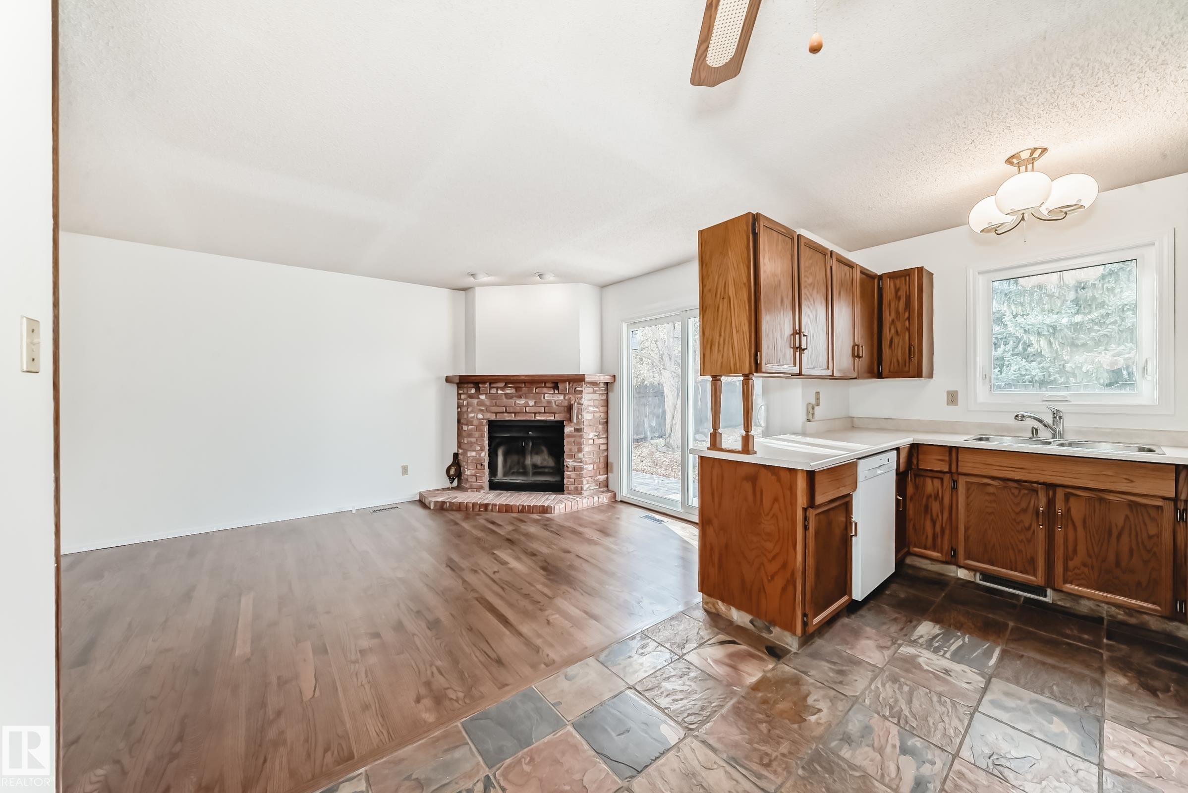 Photo 9 at 1028 107 Street NW, Bearspaw, Edmonton