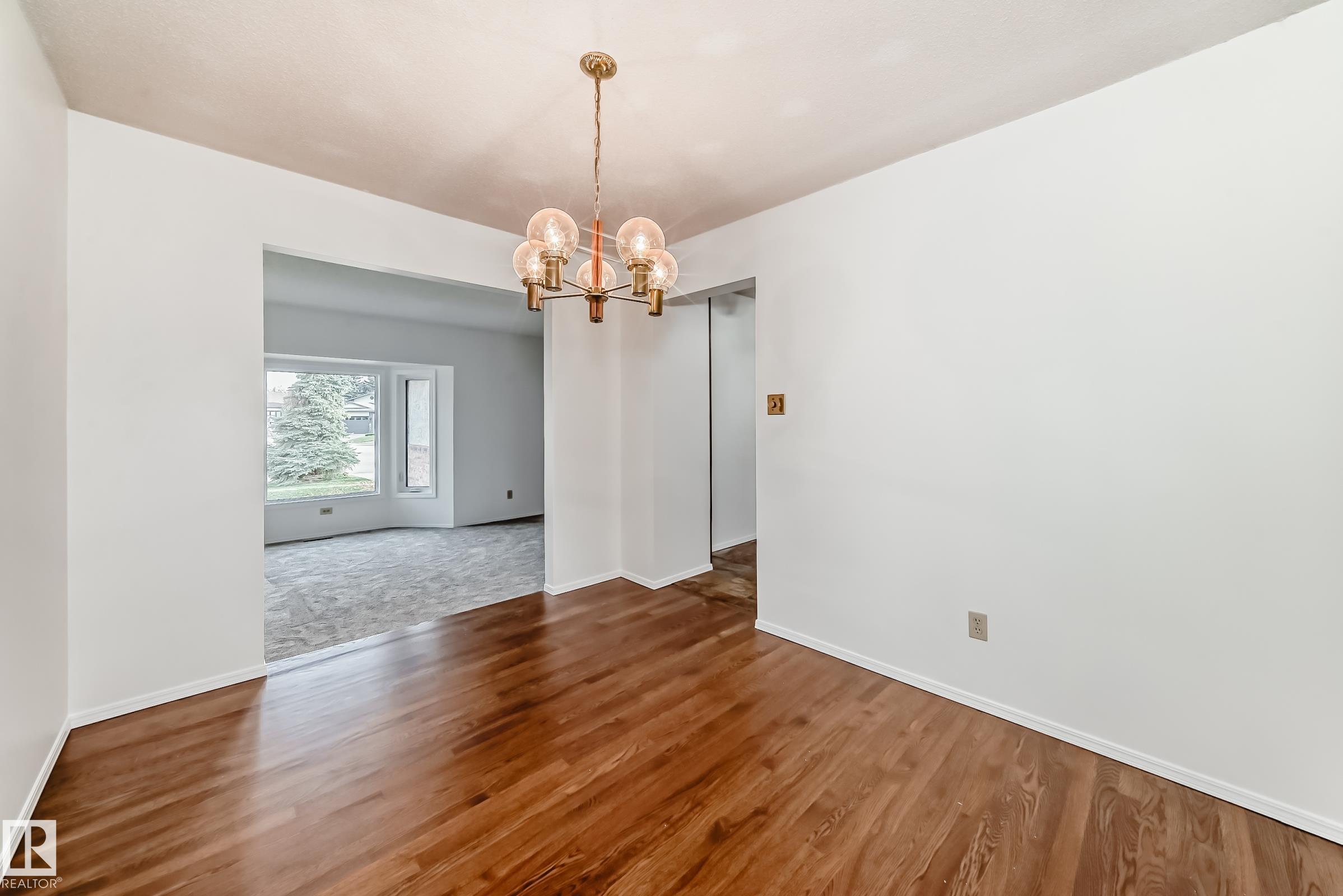 Photo 10 at 1028 107 Street NW, Bearspaw, Edmonton