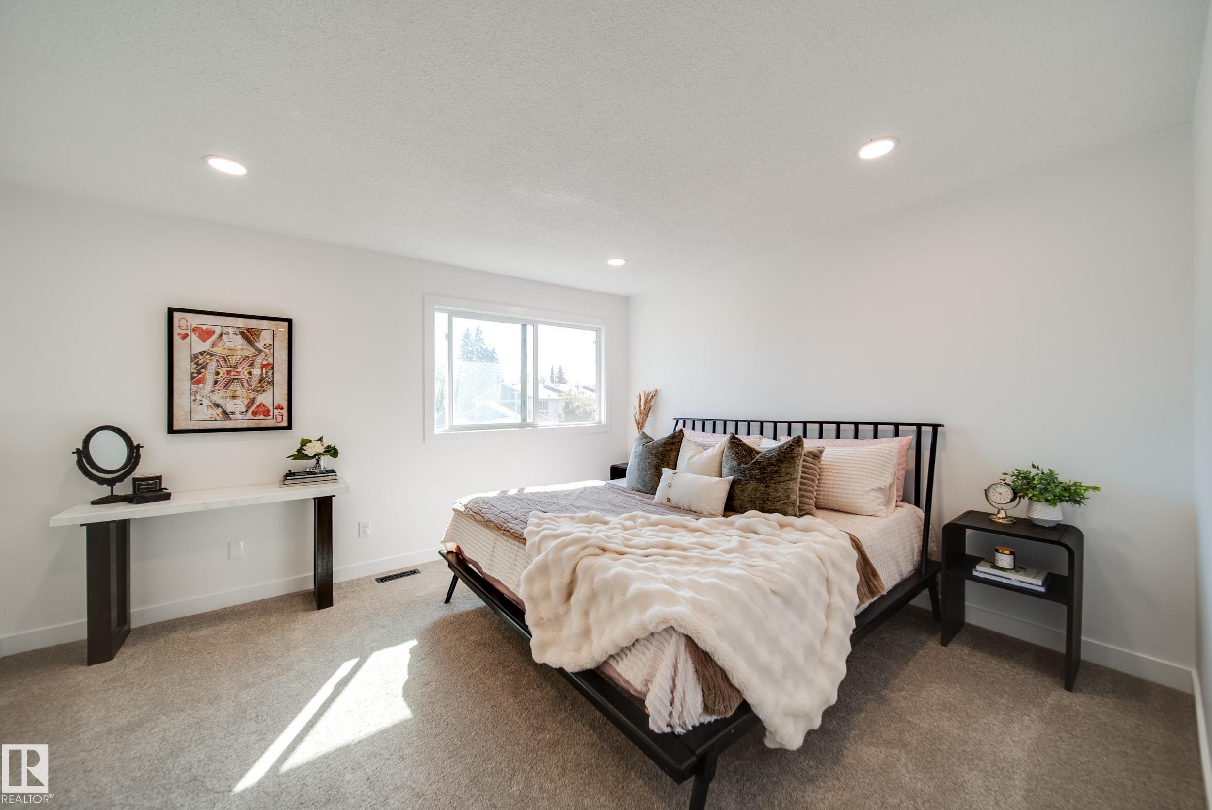 Photo 13 at 9949 171 Avenue NW, Baturyn, Edmonton