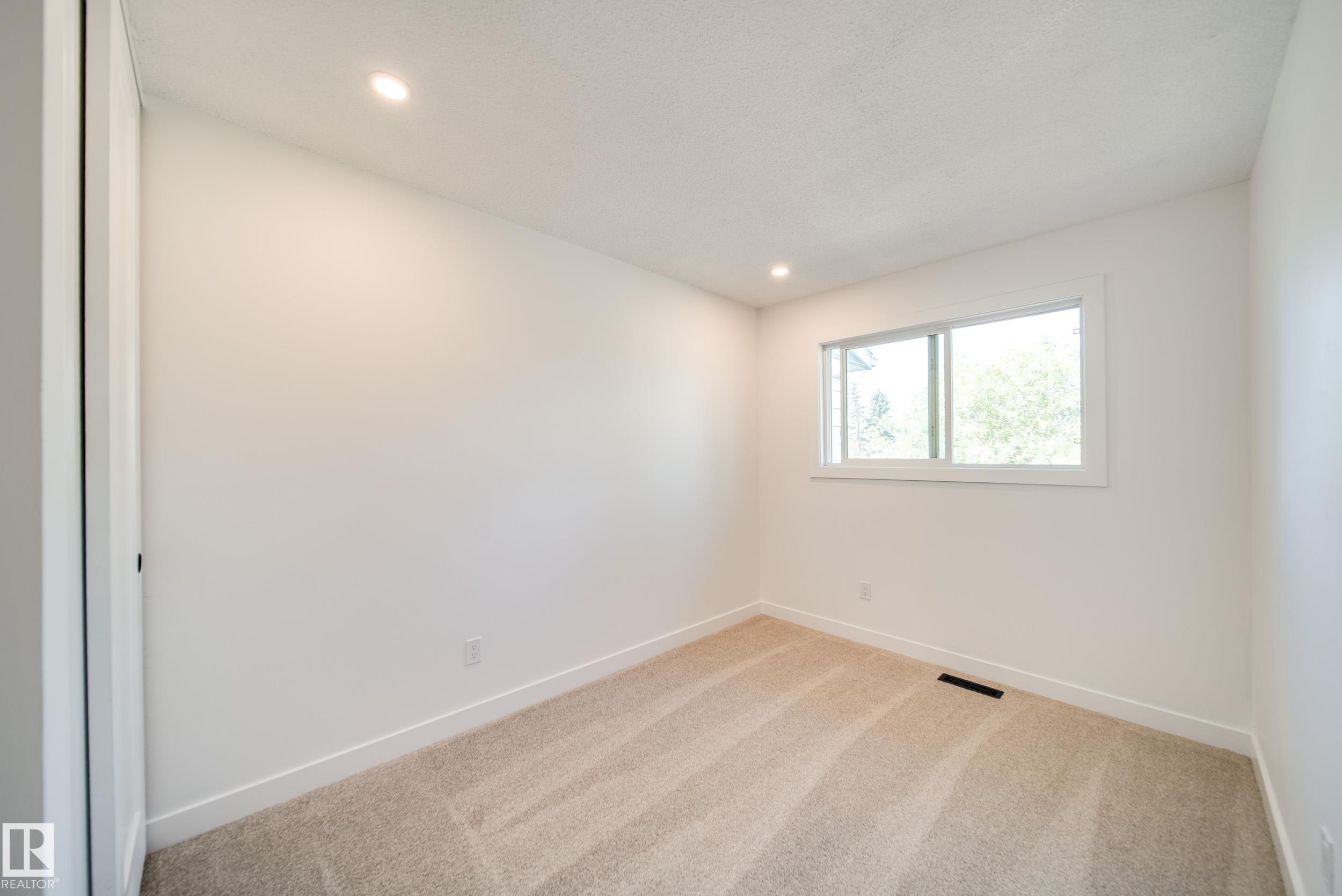 Photo 19 at 9949 171 Avenue NW, Baturyn, Edmonton