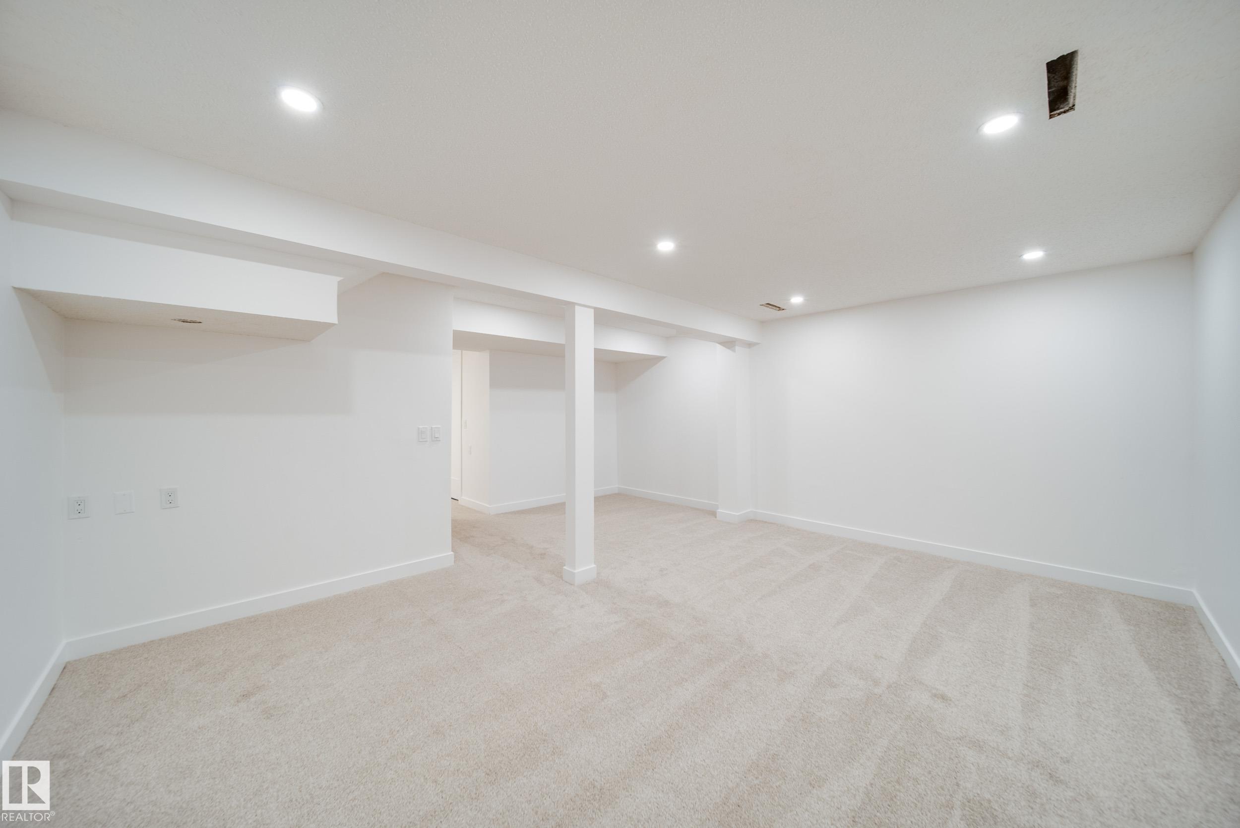 Photo 23 at 9949 171 Avenue NW, Baturyn, Edmonton