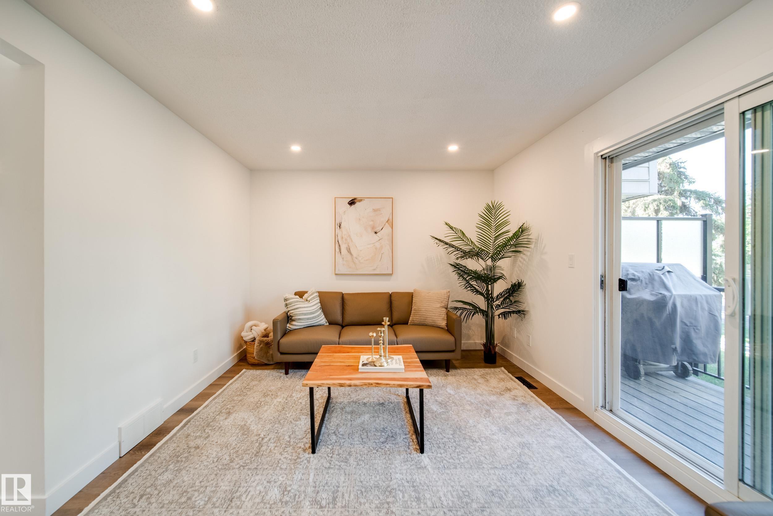 Photo 9 at 9949 171 Avenue NW, Baturyn, Edmonton