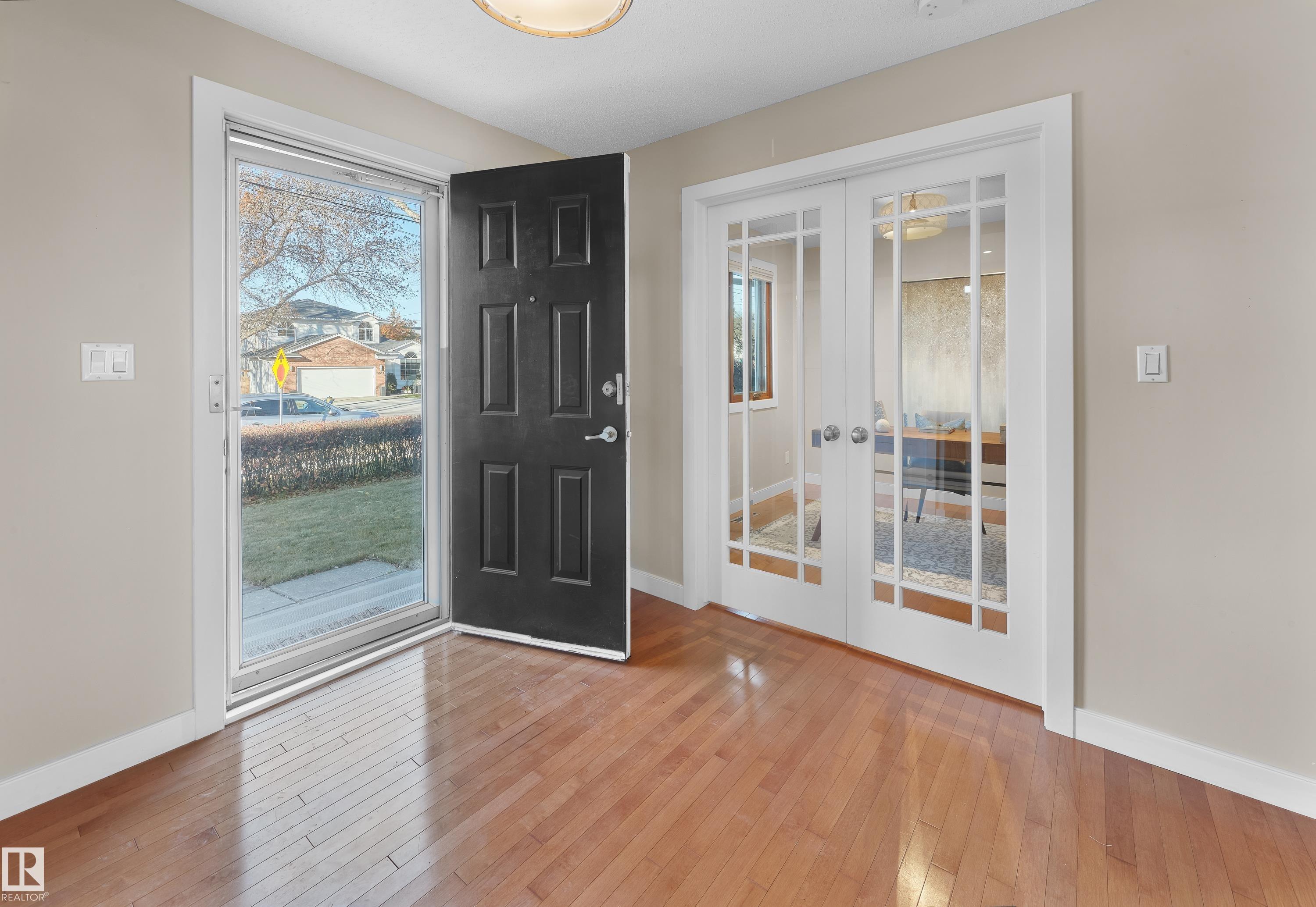 Photo 2 at 5607 109 Street NW, Pleasantview, Edmonton