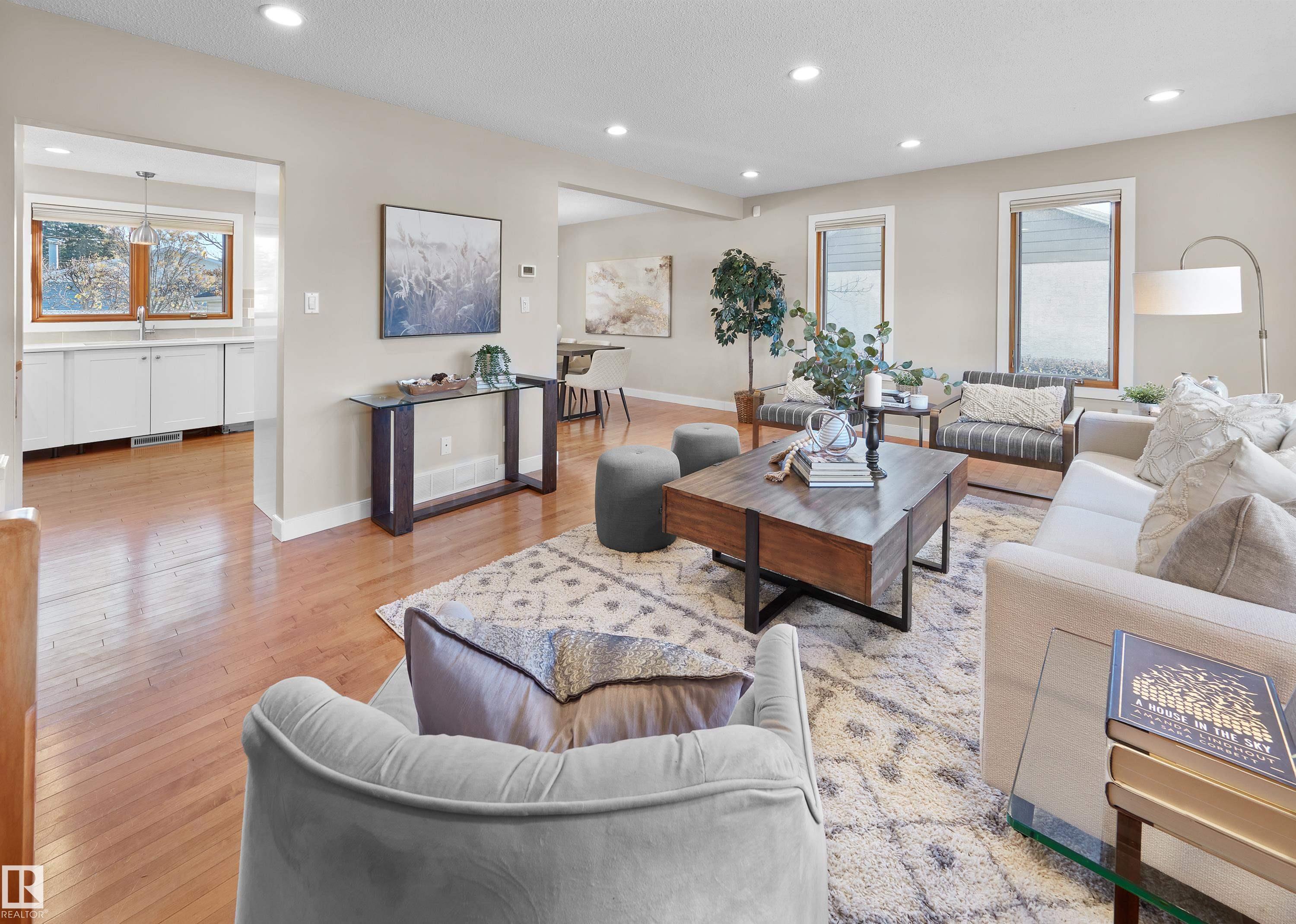 Photo 4 at 5607 109 Street NW, Pleasantview, Edmonton