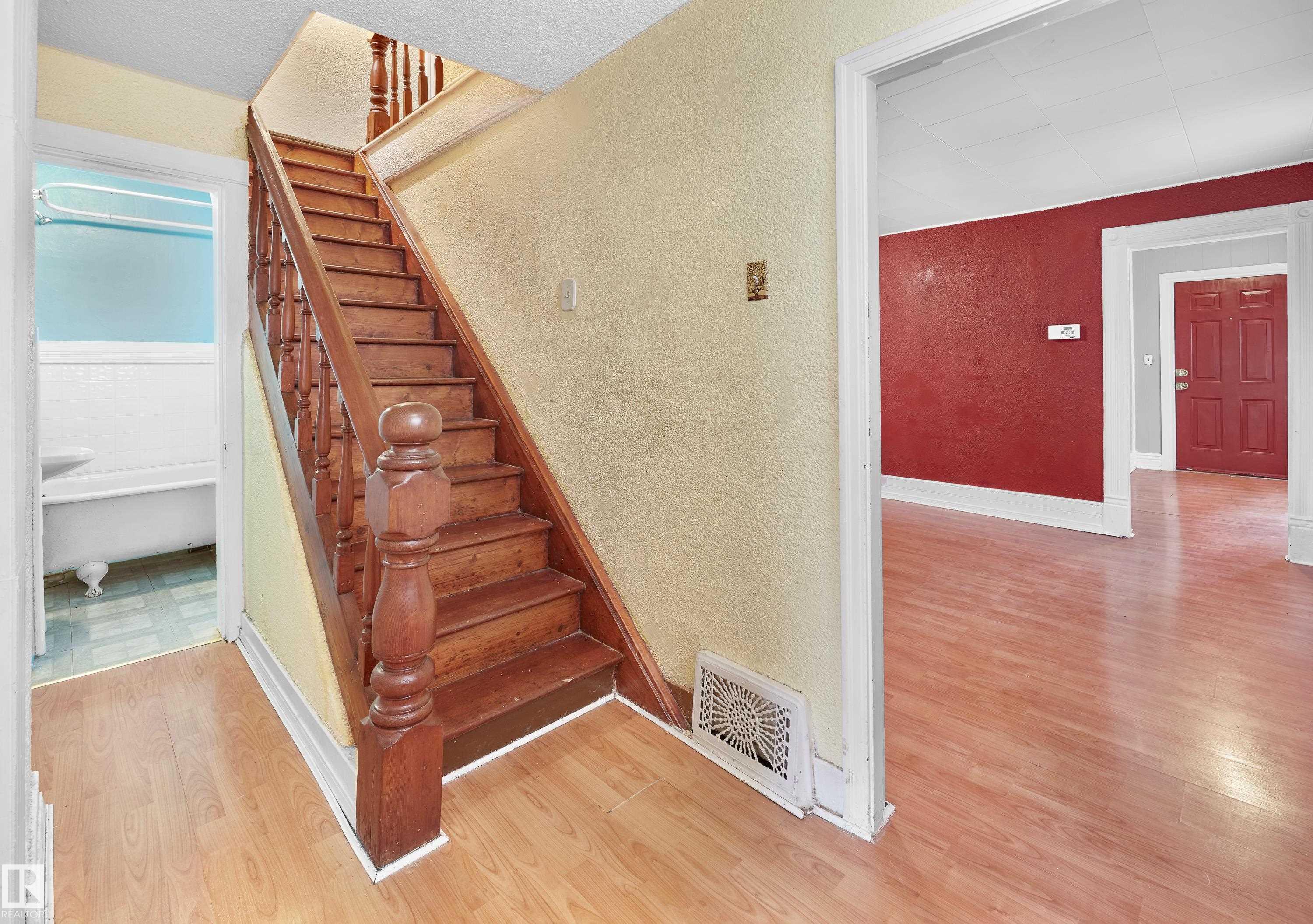 Photo 11 at 11038 84 Avenue NW, Garneau, Edmonton