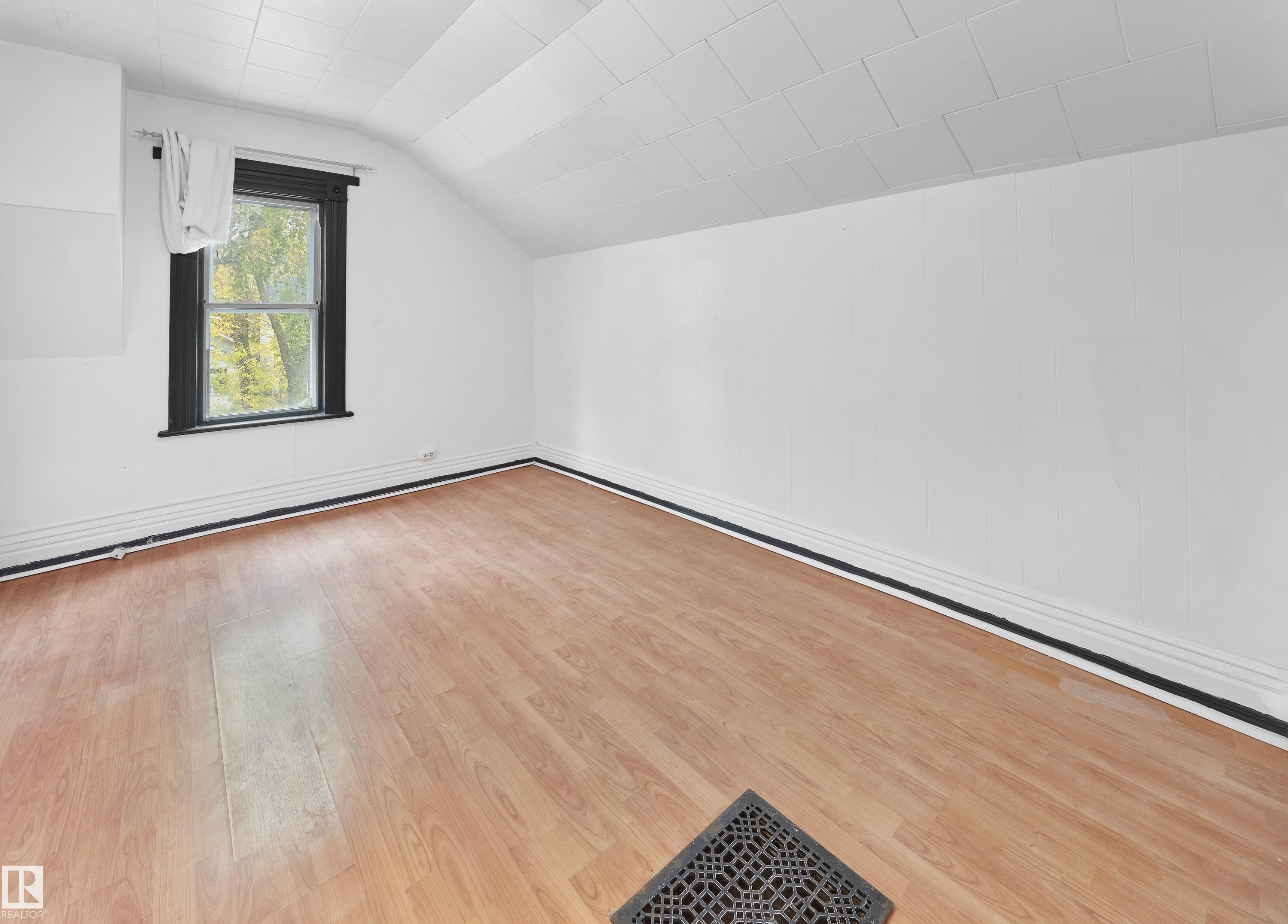 Photo 15 at 11038 84 Avenue NW, Garneau, Edmonton