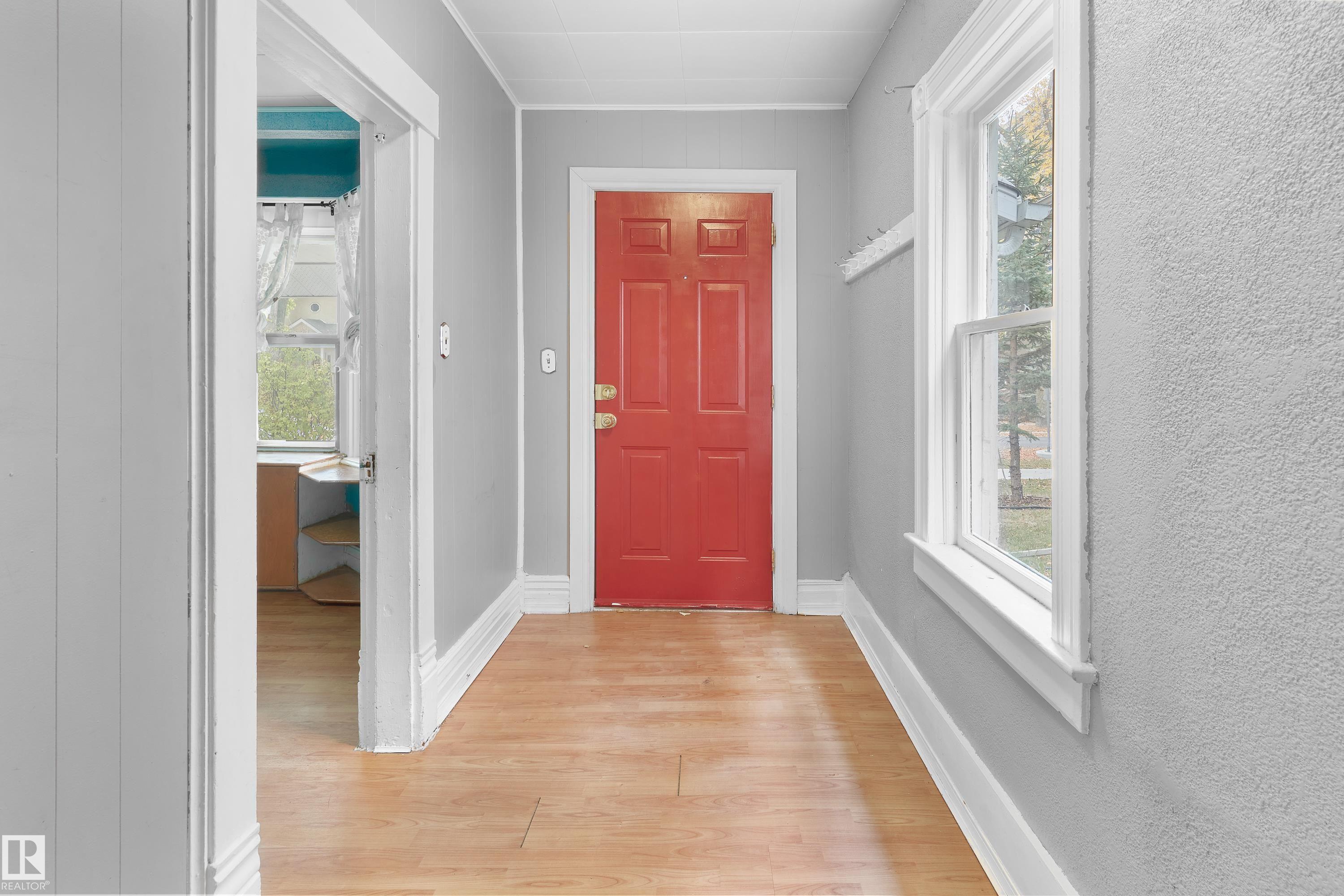 Photo 3 at 11038 84 Avenue NW, Garneau, Edmonton