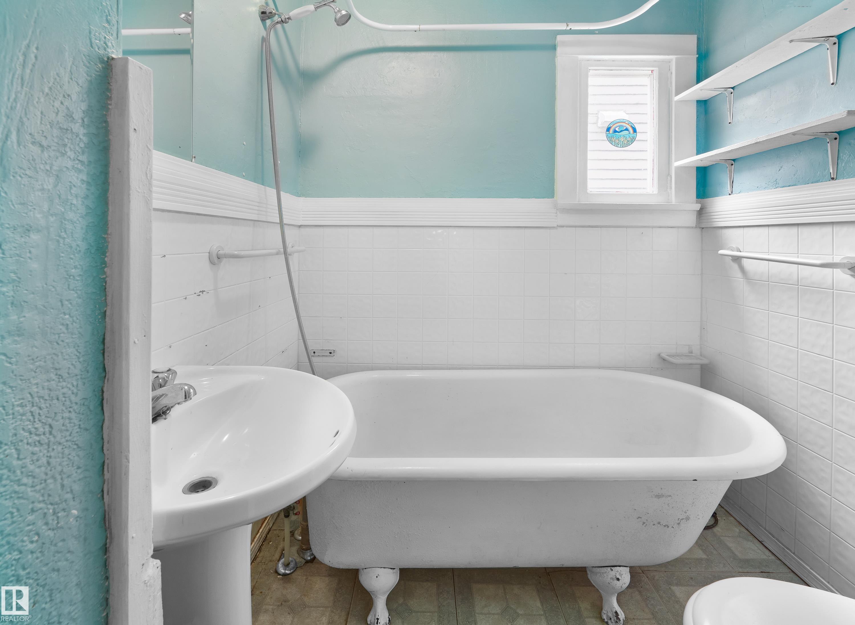 Photo 10 at 11038 84 Avenue NW, Garneau, Edmonton