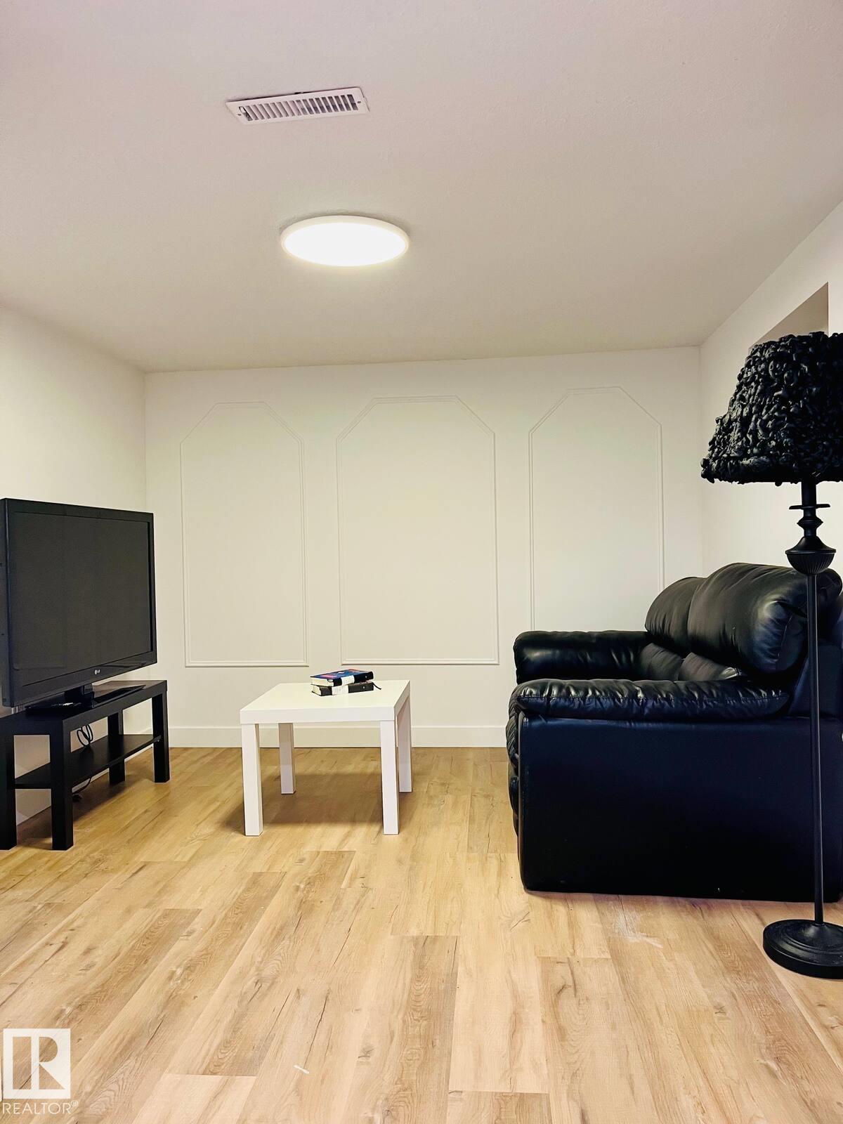 Photo 14 at 10711 76 Avenue NW, Queen Alexandra, Edmonton