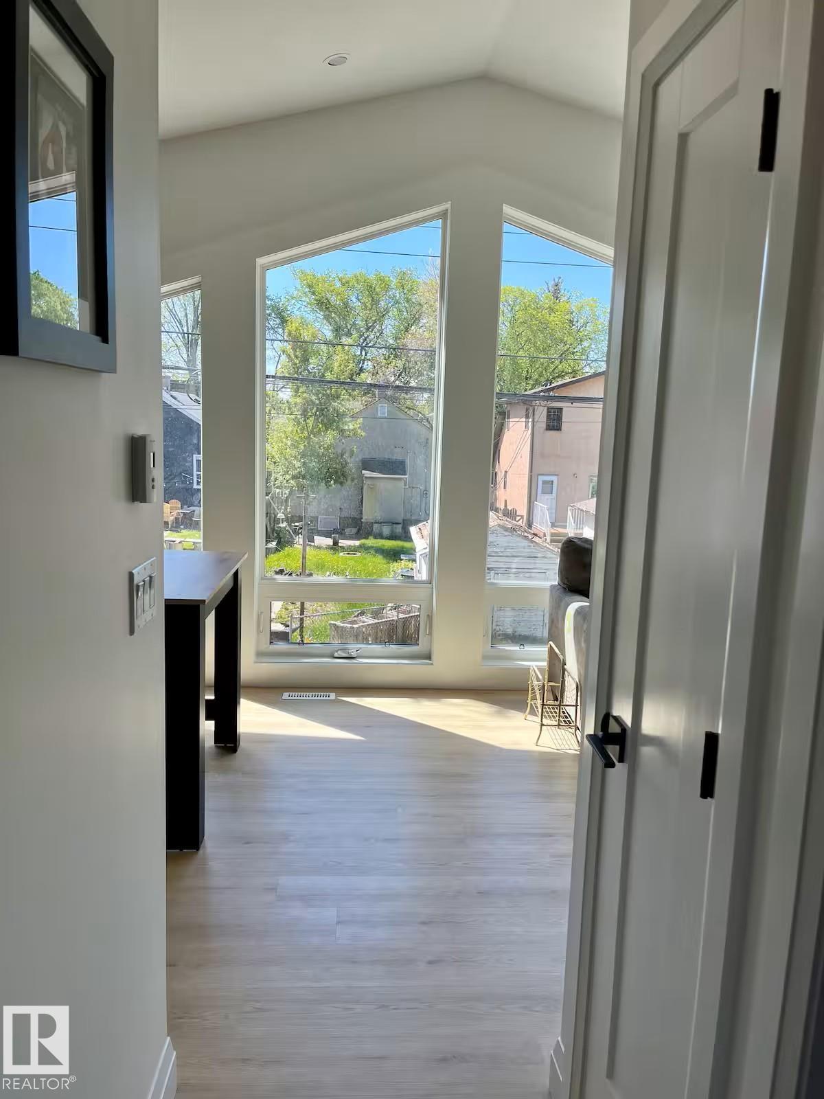 Photo 3 at 10711 76 Avenue NW, Queen Alexandra, Edmonton