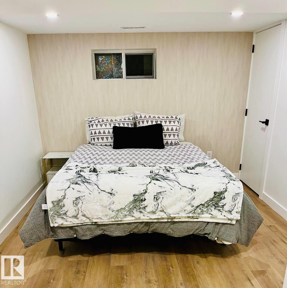 Photo 30 at 10711 76 Avenue NW, Queen Alexandra, Edmonton