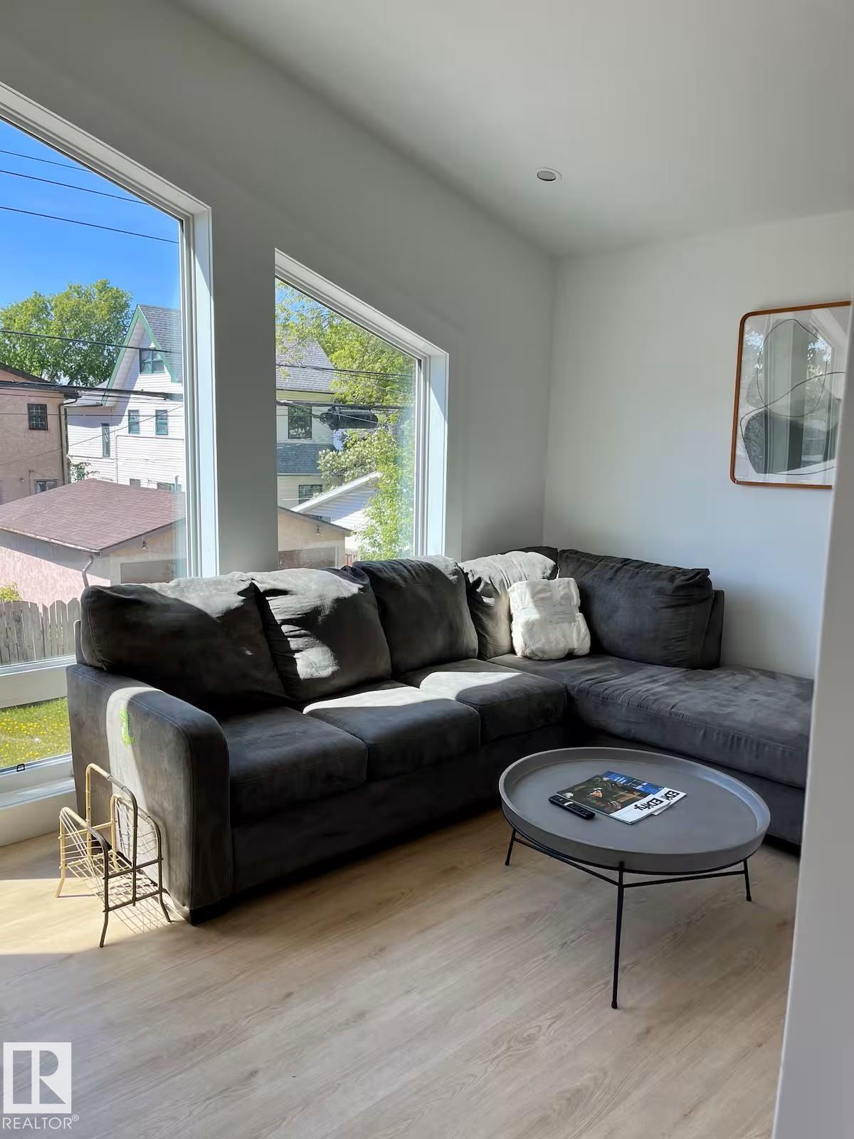 Photo 9 at 10711 76 Avenue NW, Queen Alexandra, Edmonton