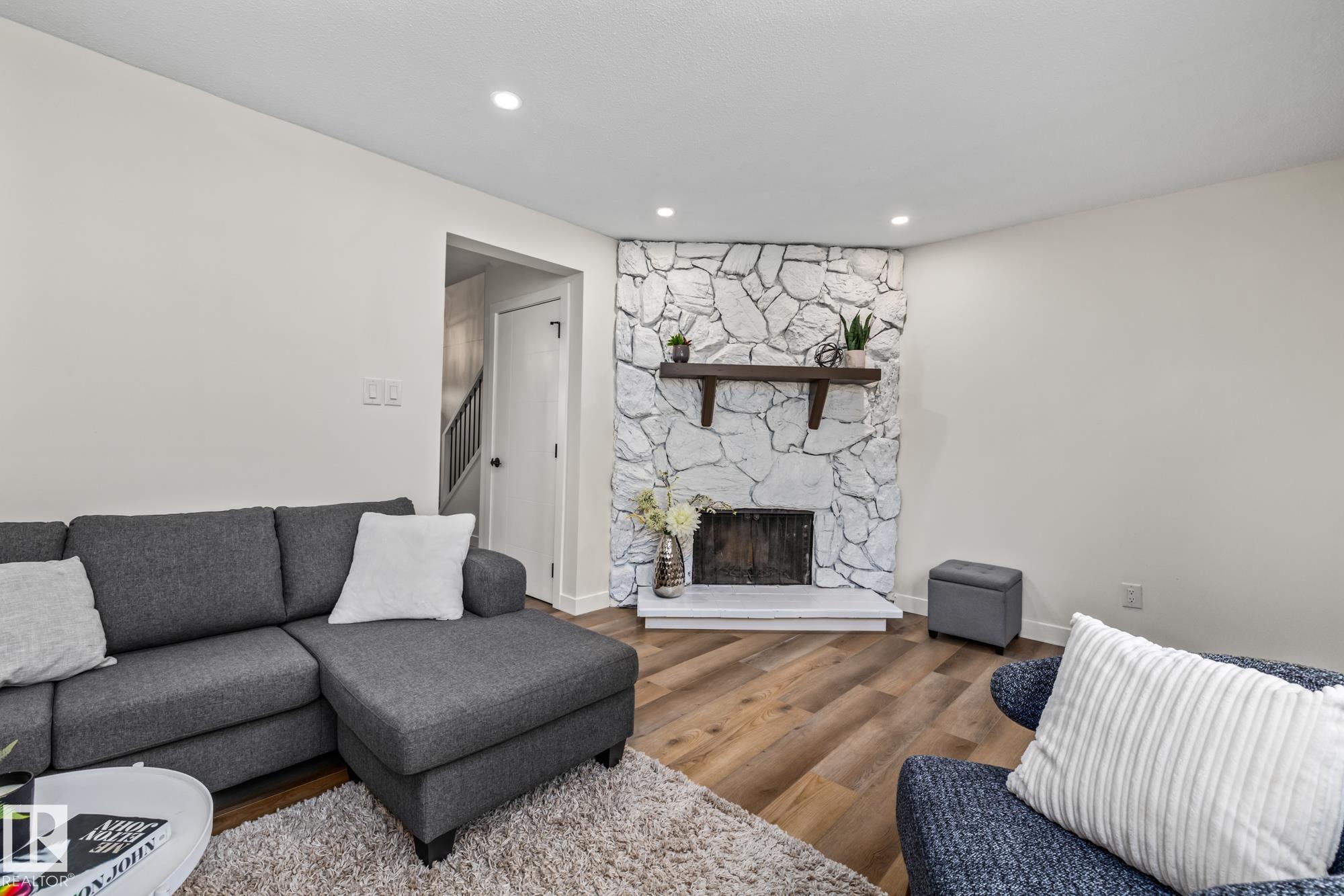 Photo 16 at 1159 Hooke Road NW, Overlanders, Edmonton