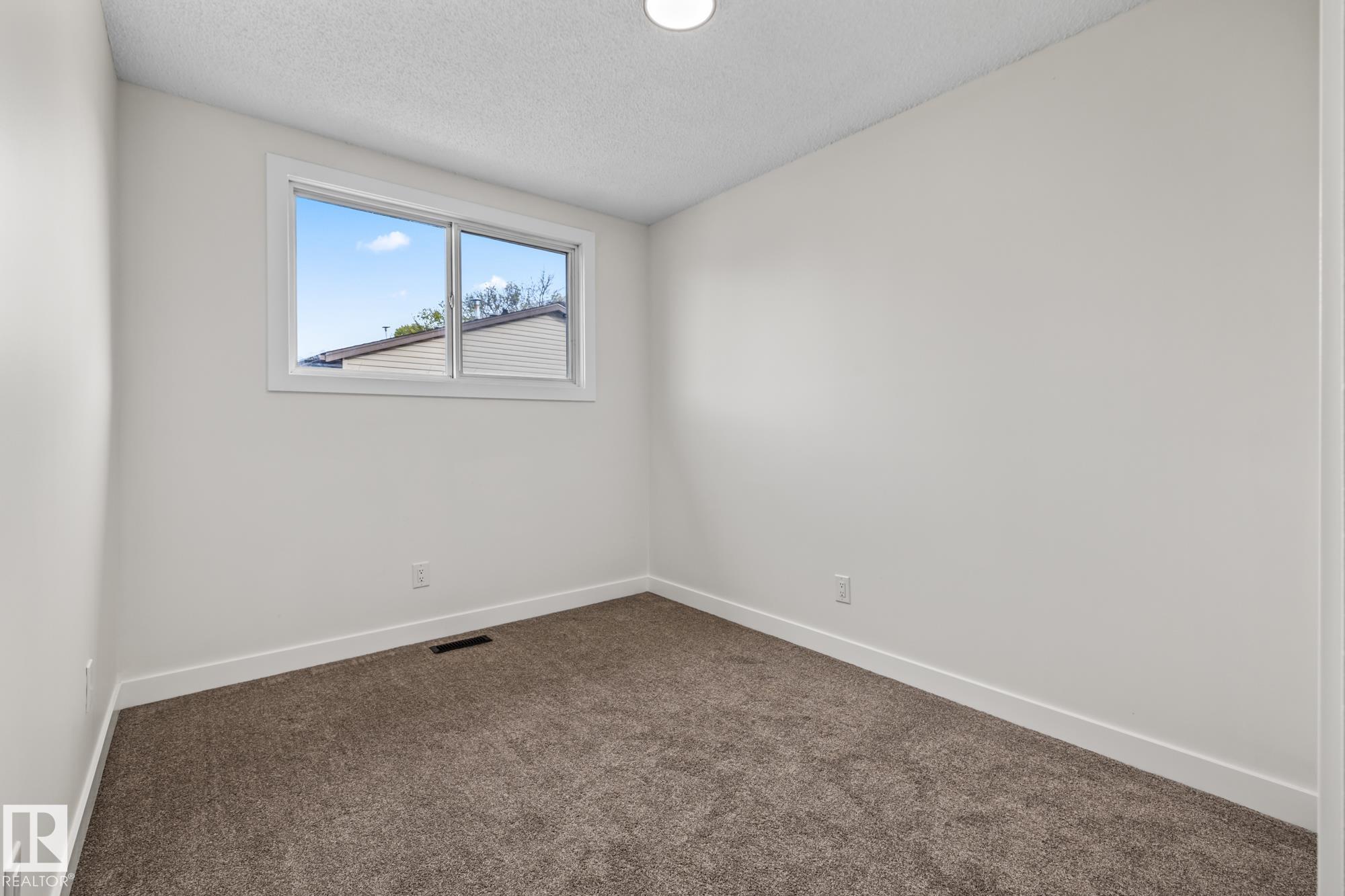 Photo 22 at 1159 Hooke Road NW, Overlanders, Edmonton