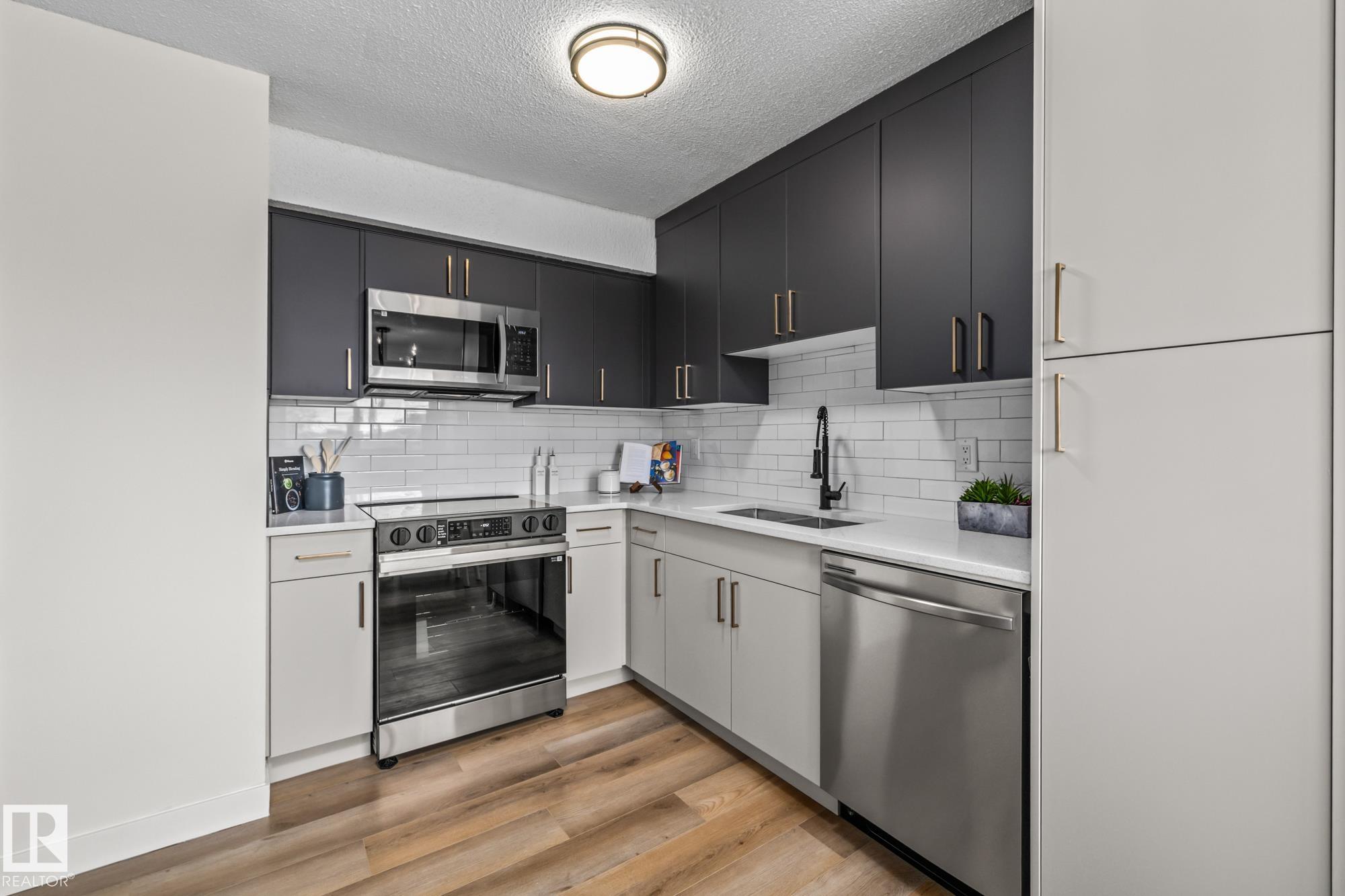 Photo 9 at 1159 Hooke Road NW, Overlanders, Edmonton