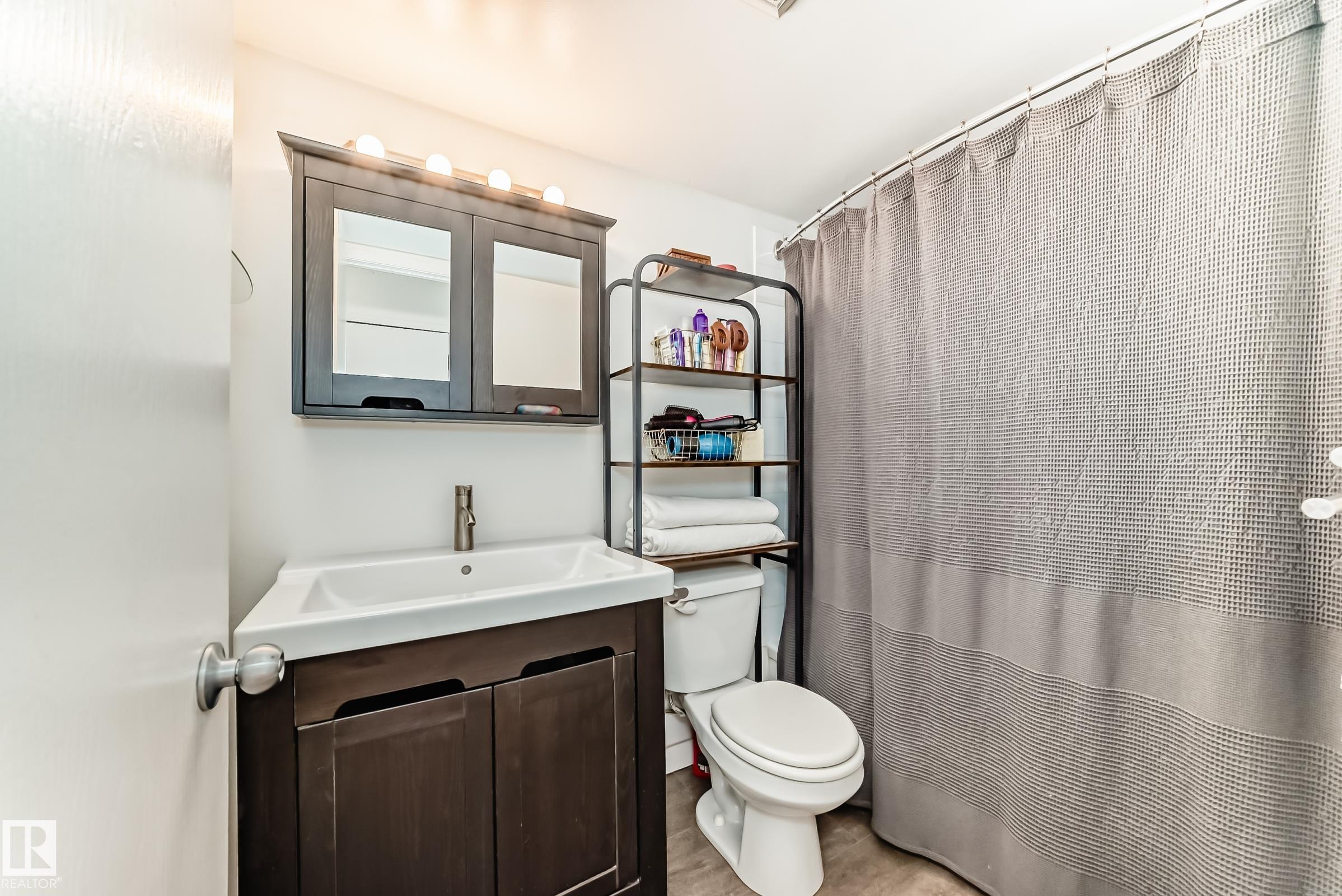 Photo 13 at 301 - 10148 118 Street NW, Wîhkwêntôwin, Edmonton