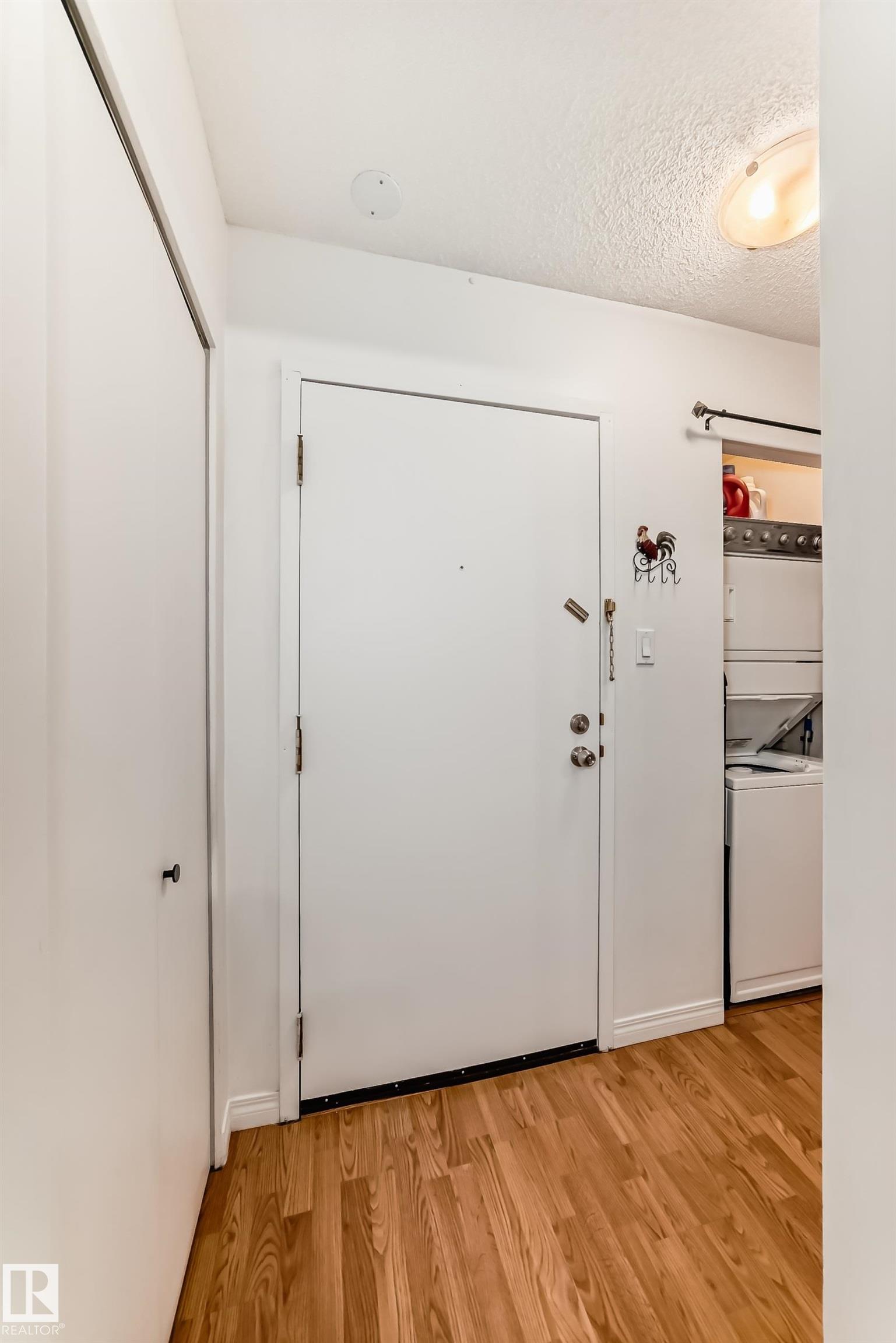 Photo 3 at 301 - 10148 118 Street NW, Wîhkwêntôwin, Edmonton