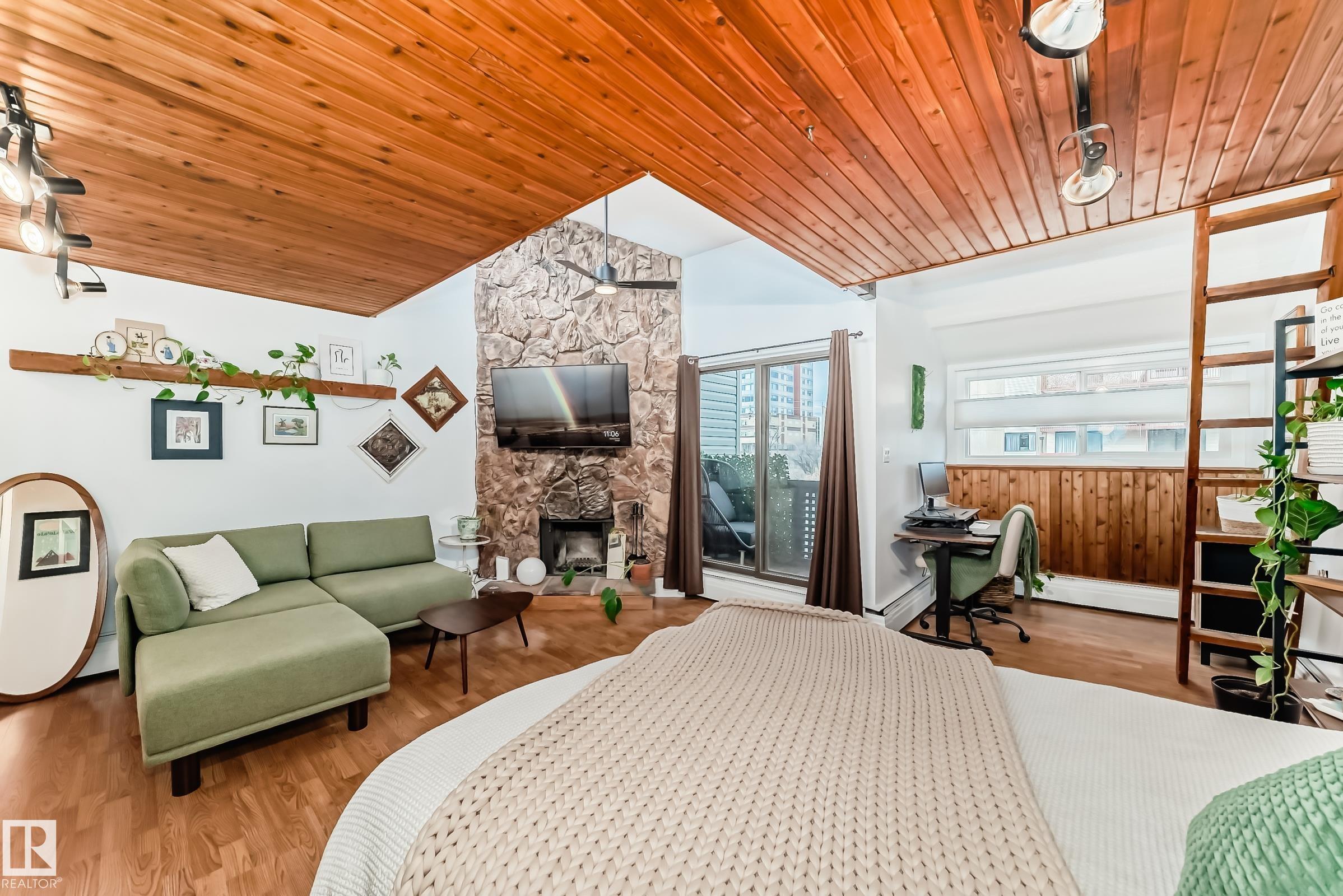 Photo 10 at 301 - 10148 118 Street NW, Wîhkwêntôwin, Edmonton