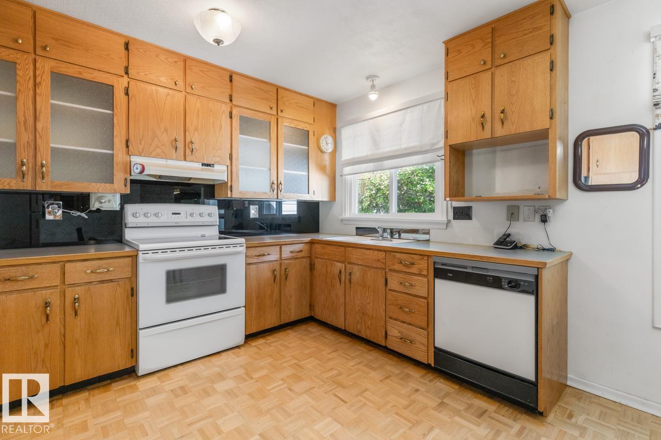 Photo 5 at 11028 131 Street NW, Westmount, Edmonton