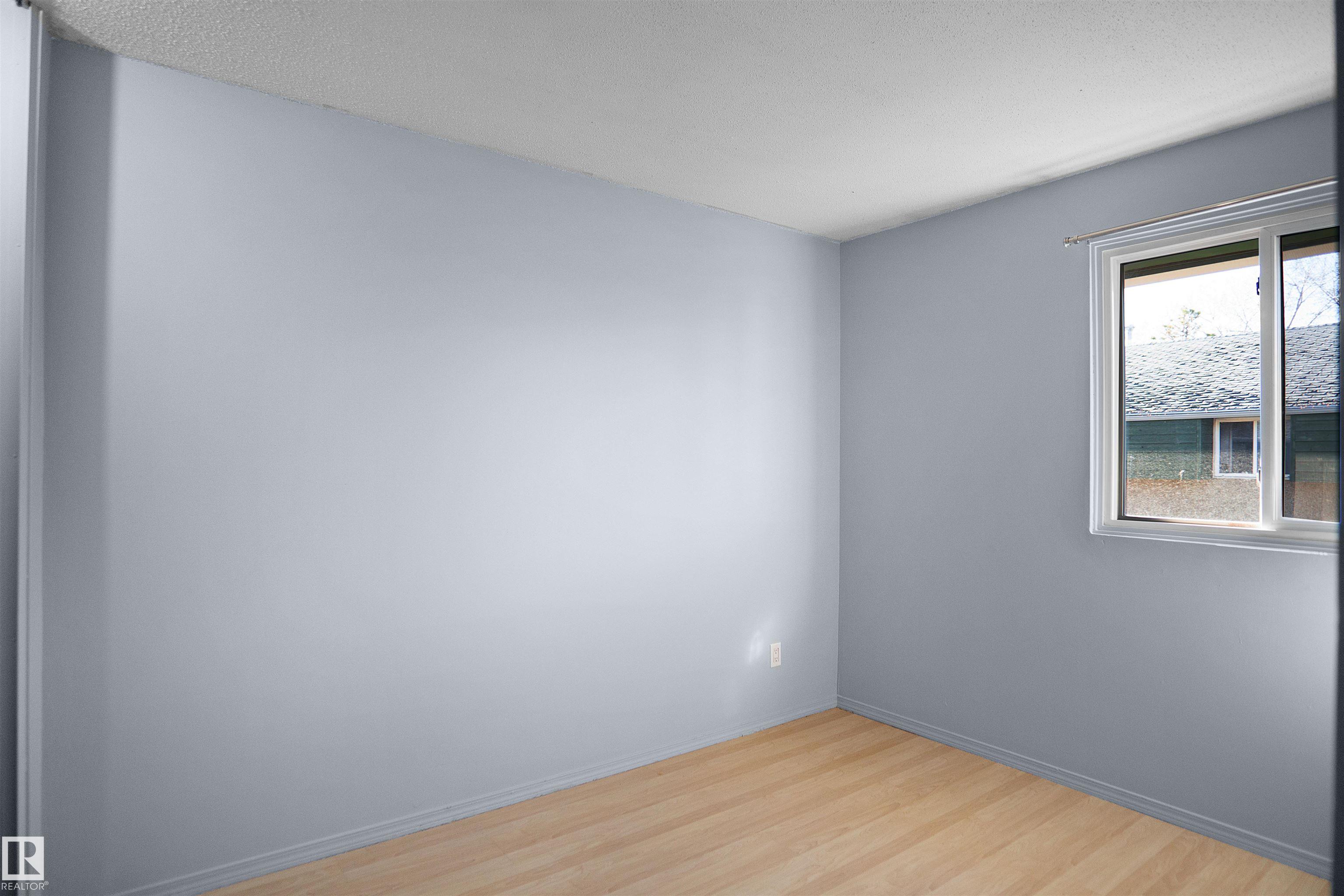 Photo 16 at 887 Abbottsfield Road NW, Abbottsfield, Edmonton