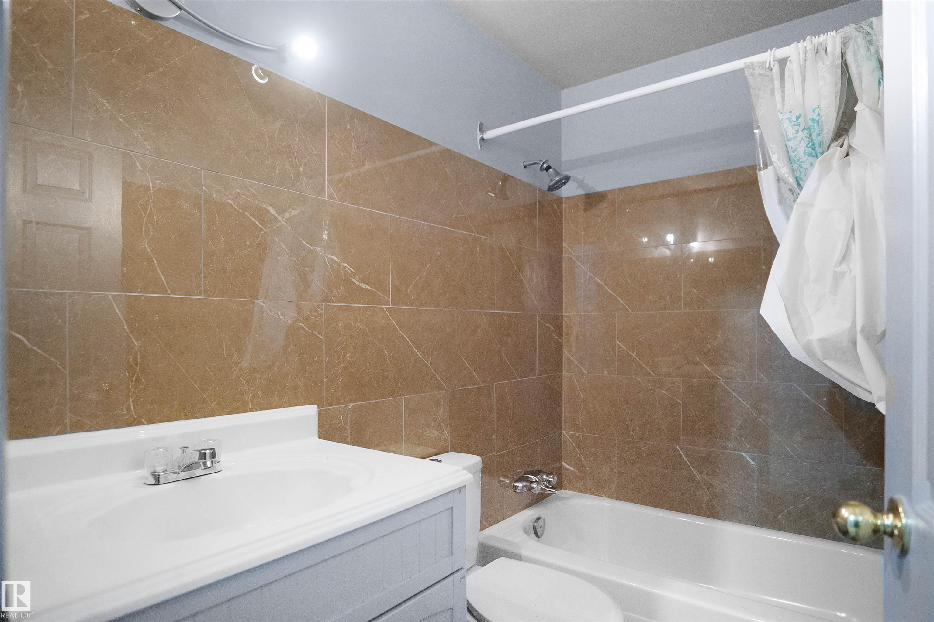 Photo 20 at 887 Abbottsfield Road NW, Abbottsfield, Edmonton