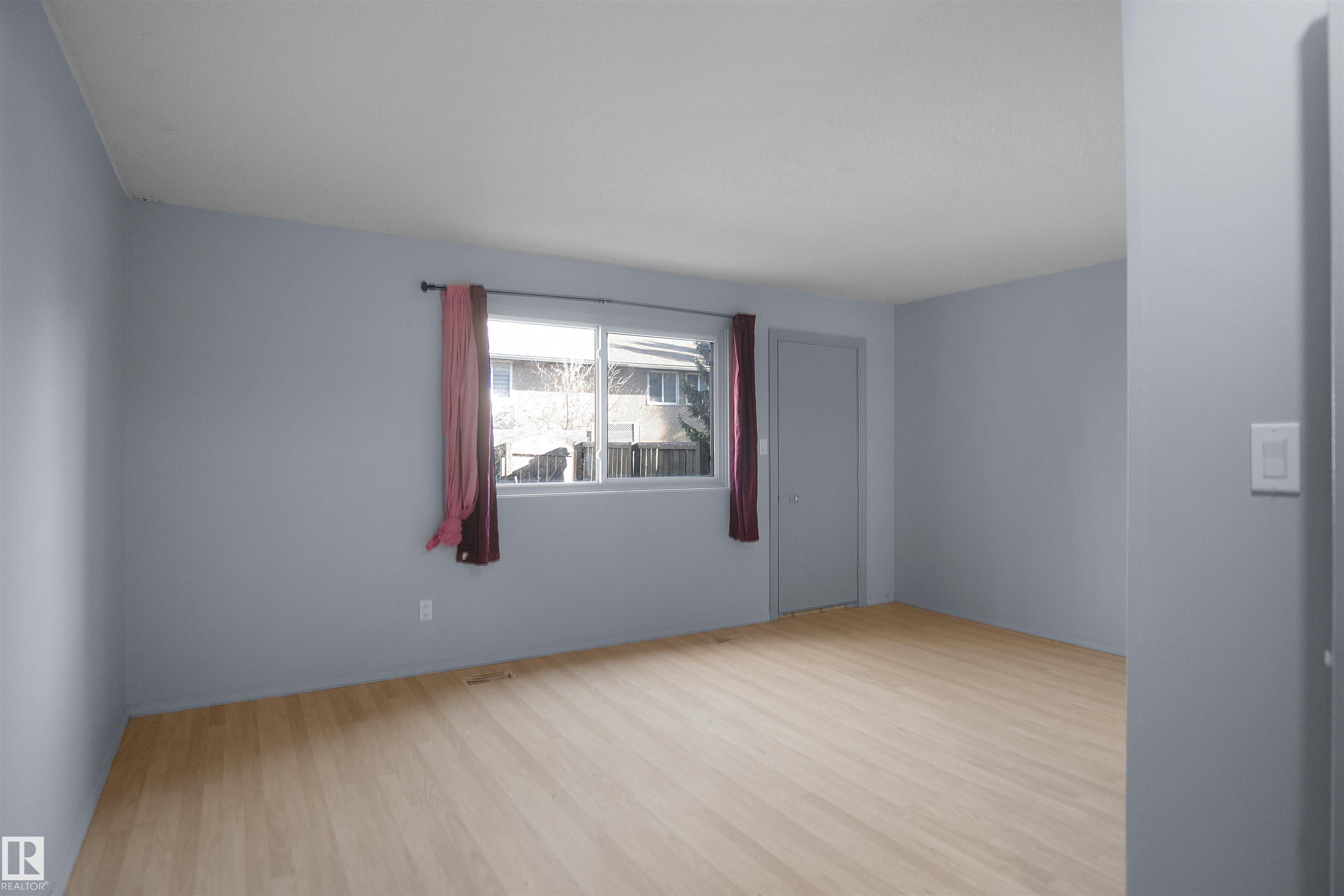 Photo 7 at 887 Abbottsfield Road NW, Abbottsfield, Edmonton