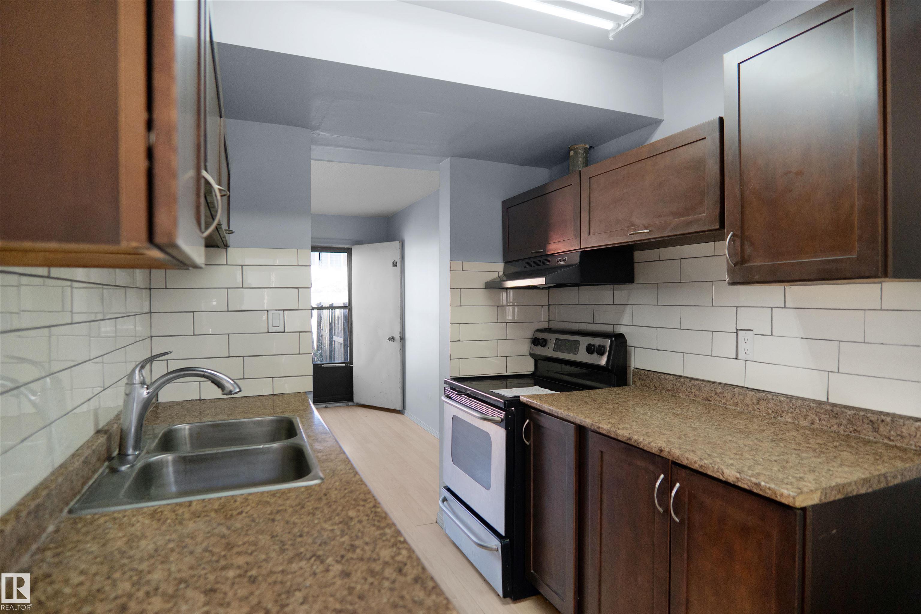 Photo 10 at 887 Abbottsfield Road NW, Abbottsfield, Edmonton