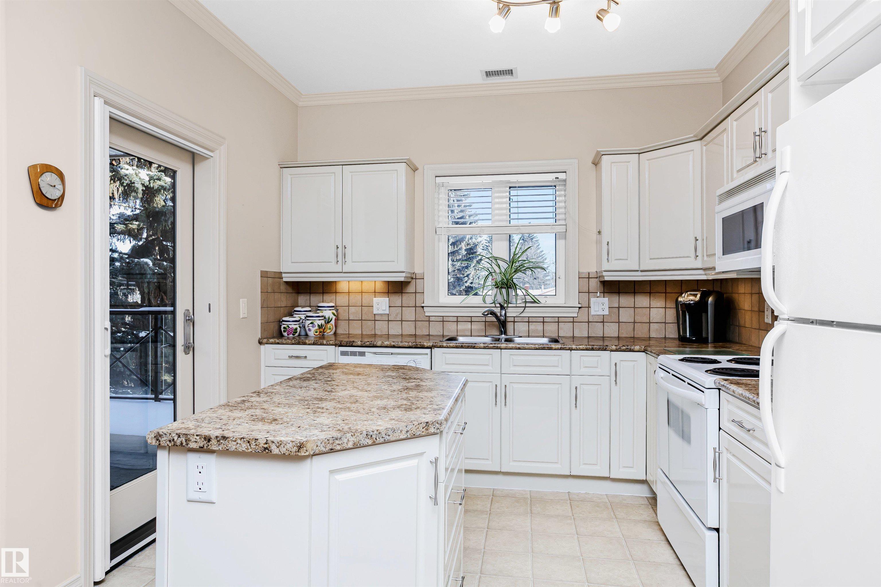 Photo 7 at 202 - 14205 96 Avenue NW, Crestwood, Edmonton