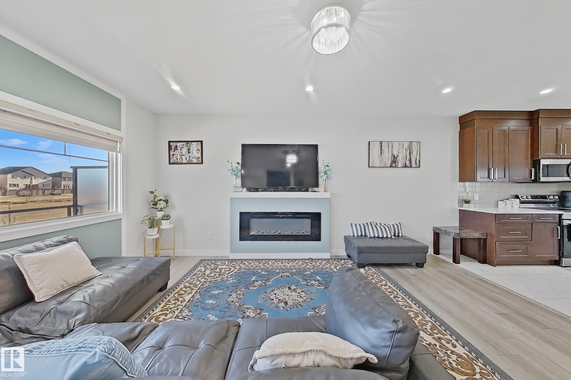 Photo 11 at 2 - 2803 14 Avenue NW, Laurel, Edmonton