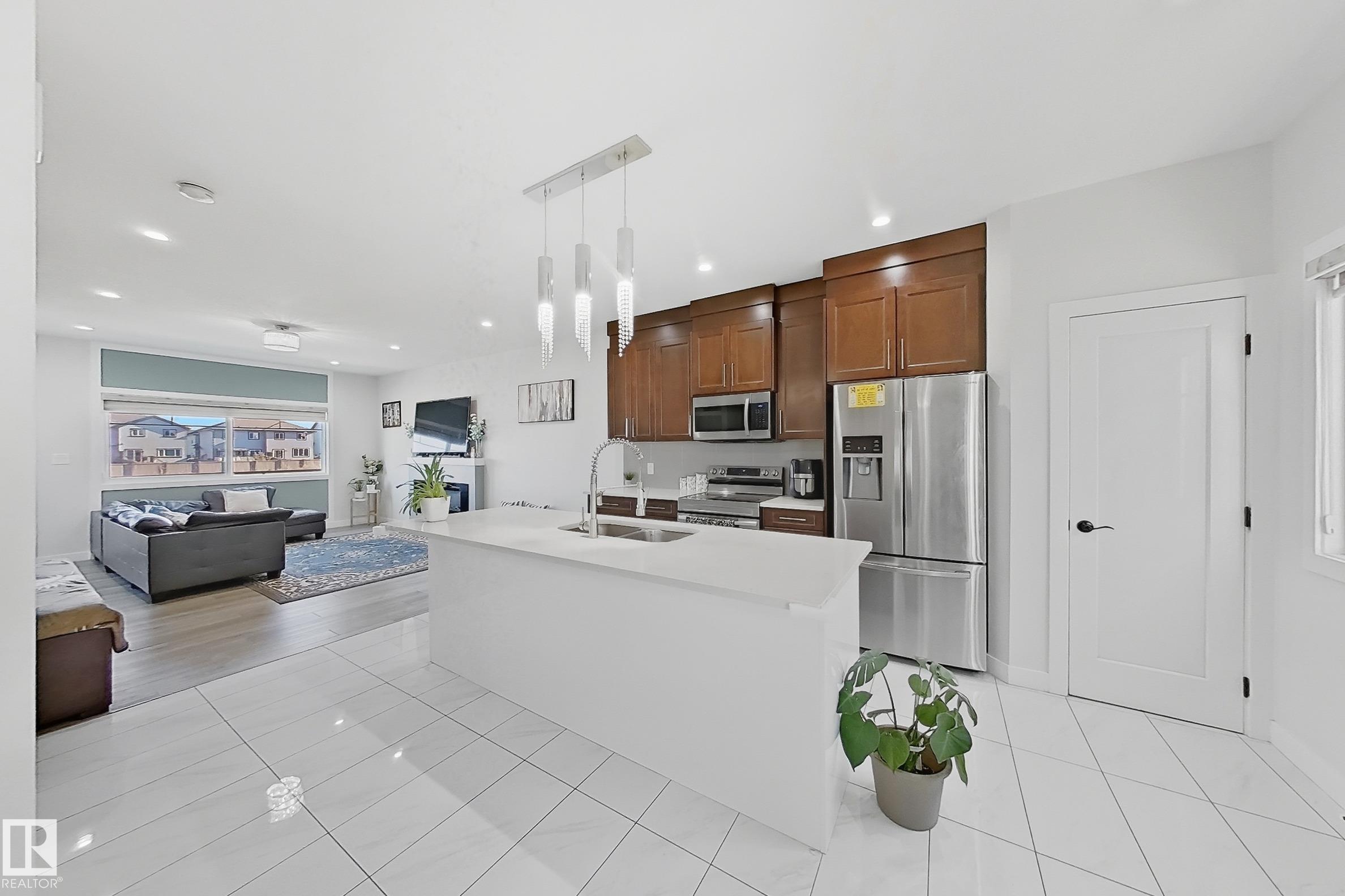 Photo 16 at 2 - 2803 14 Avenue NW, Laurel, Edmonton