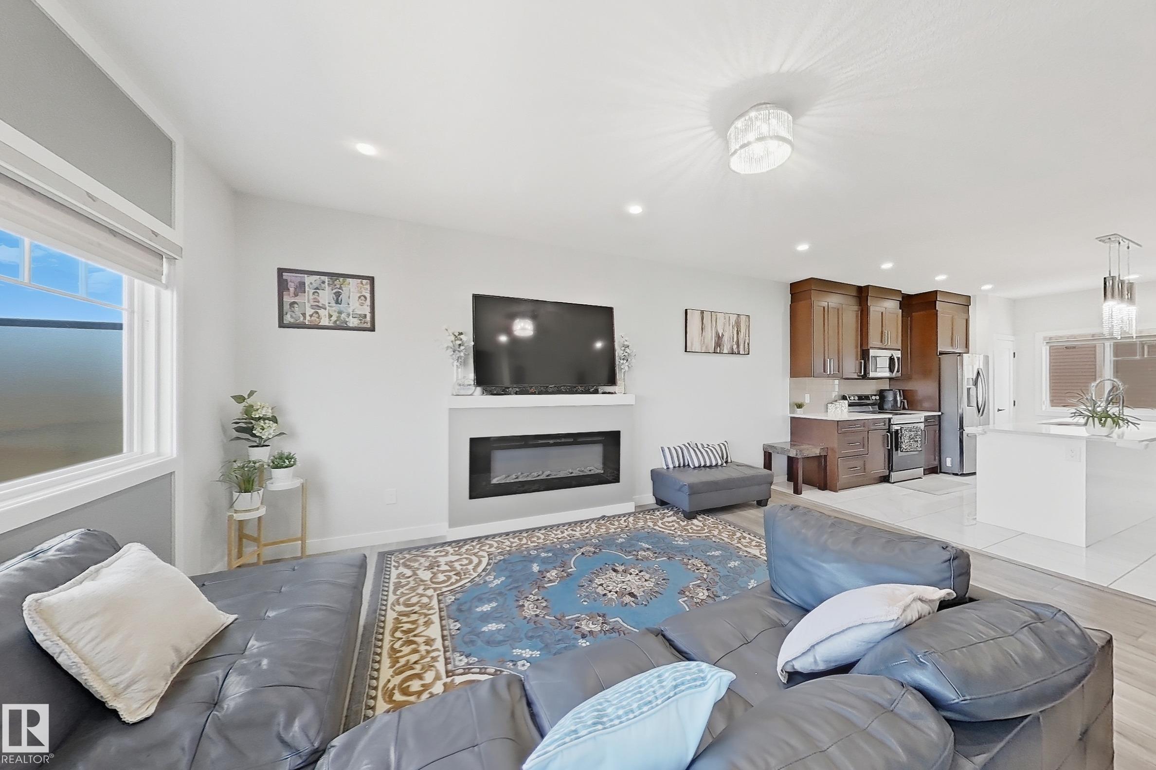 Photo 4 at 2 - 2803 14 Avenue NW, Laurel, Edmonton