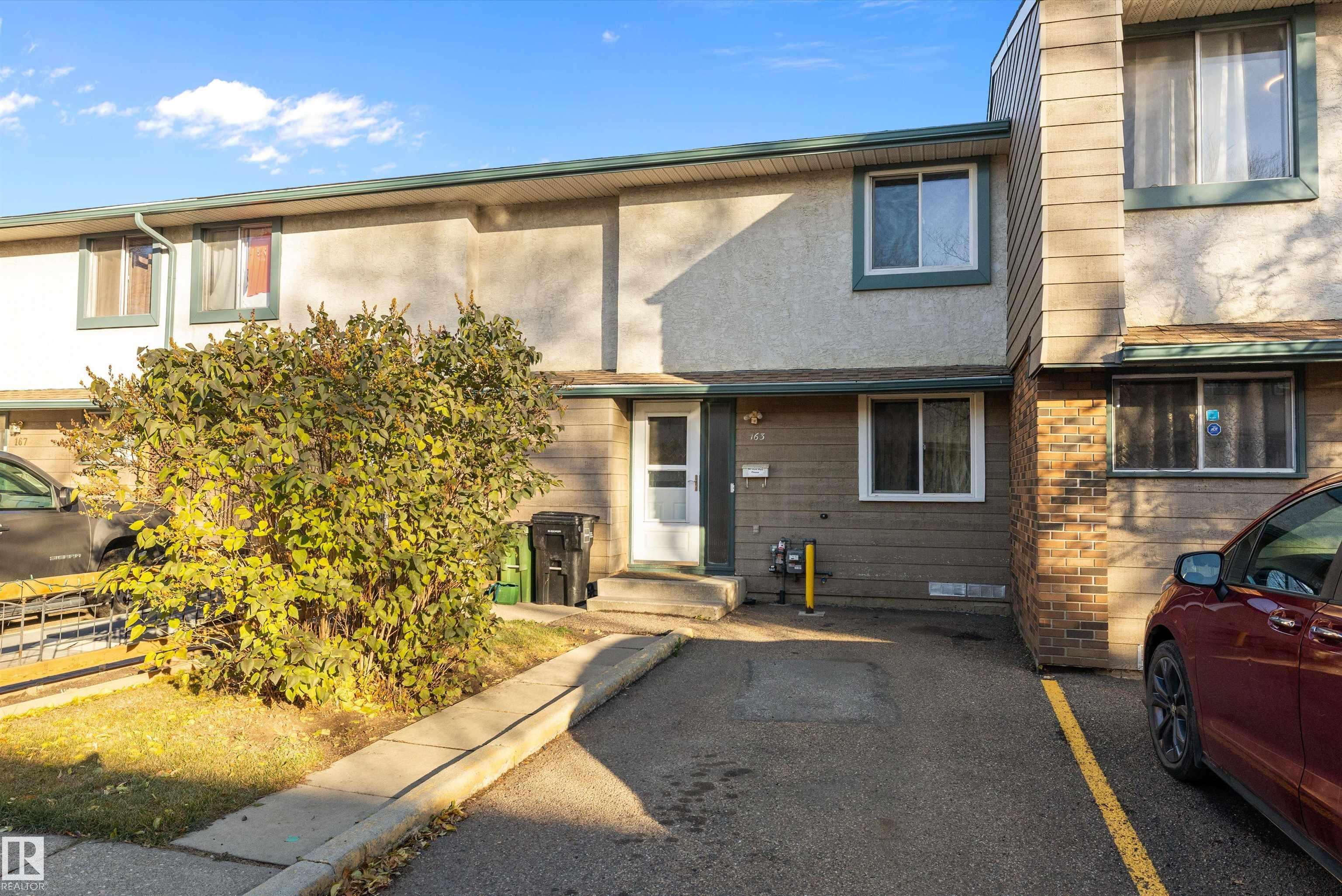 Photo 2 at 163 Abbottsfield Road NW, Abbottsfield, Edmonton