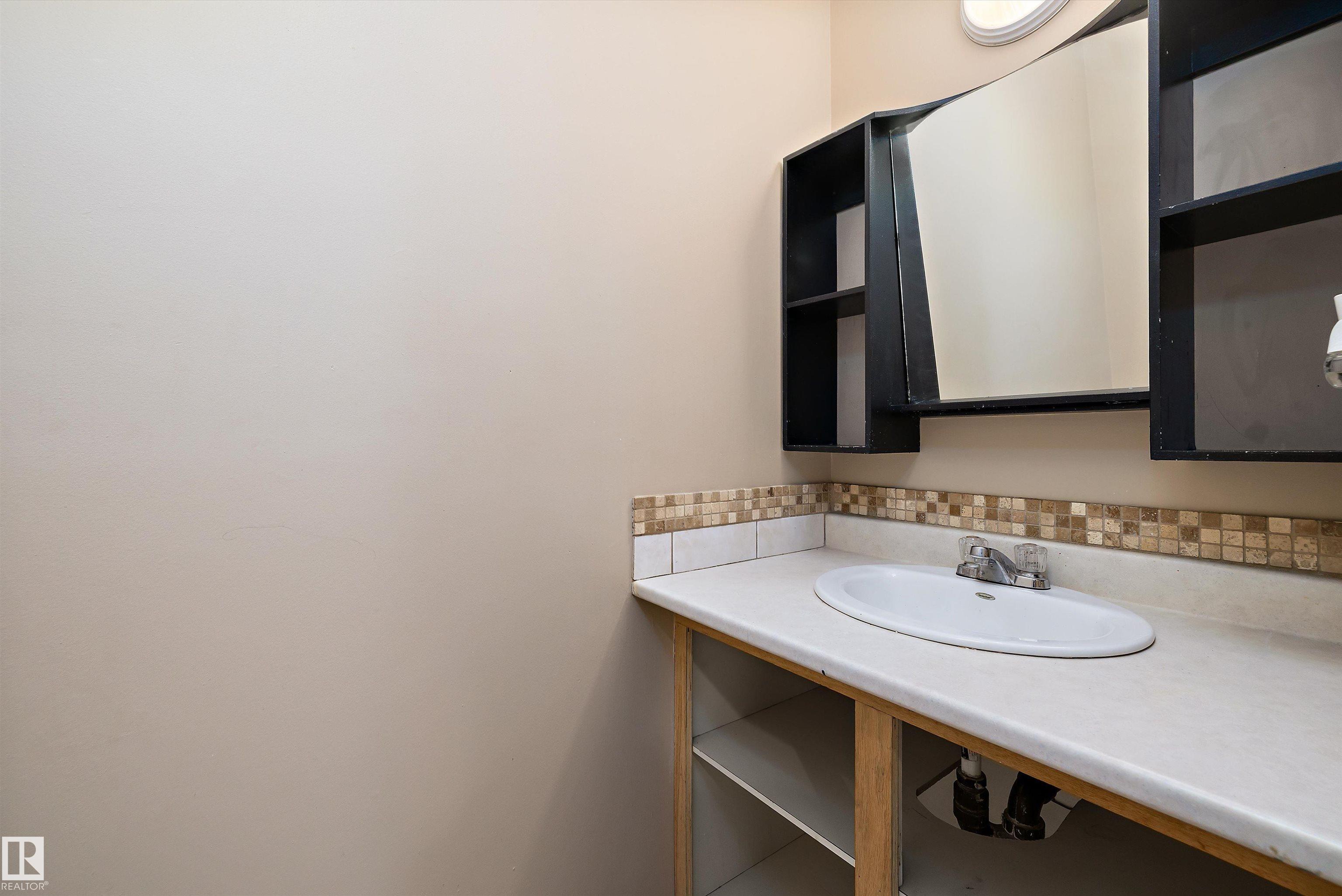 Photo 16 at 163 Abbottsfield Road NW, Abbottsfield, Edmonton