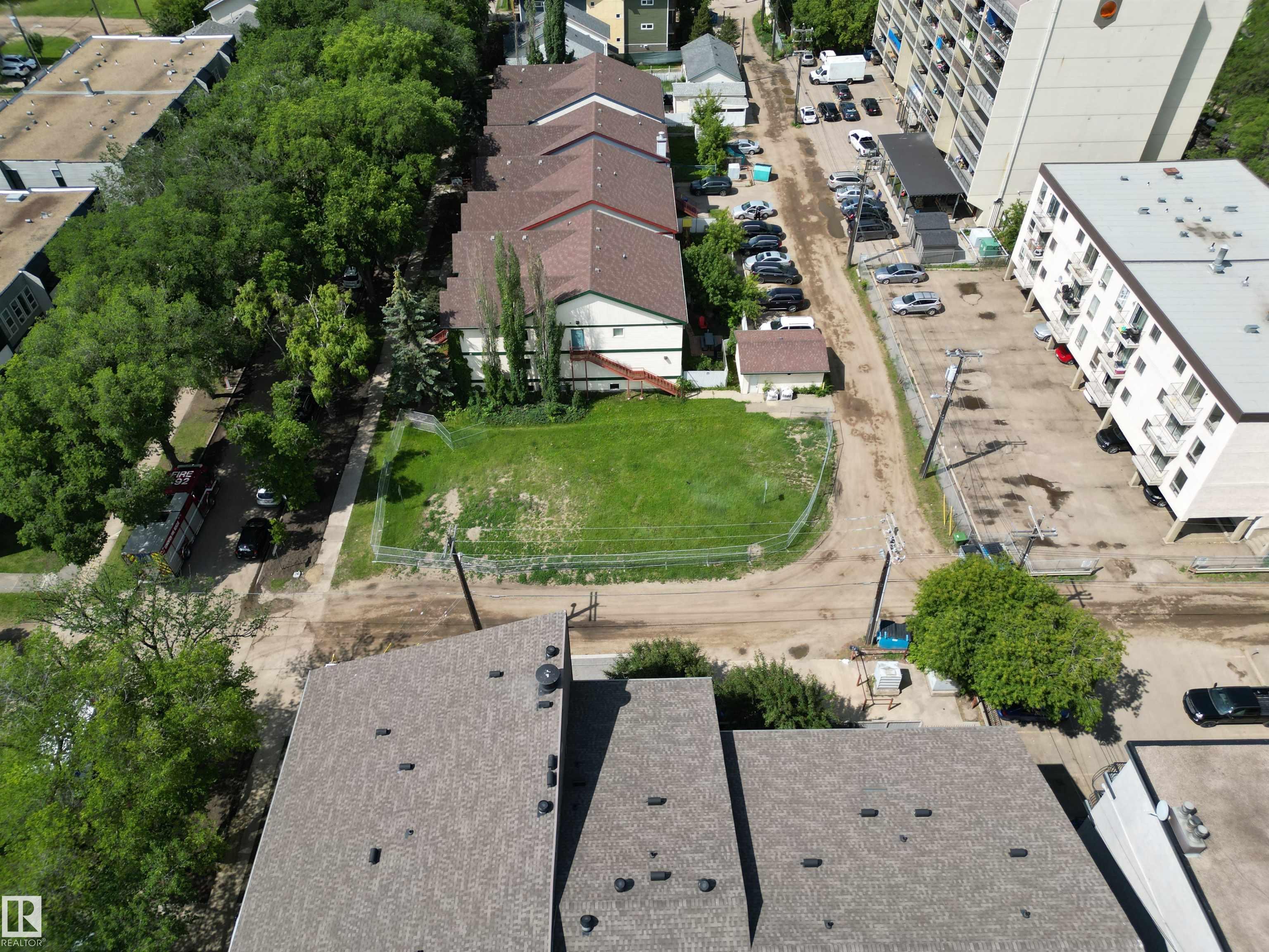 Photo 3 at 9318 104 Avenue NW, Boyle Street, Edmonton