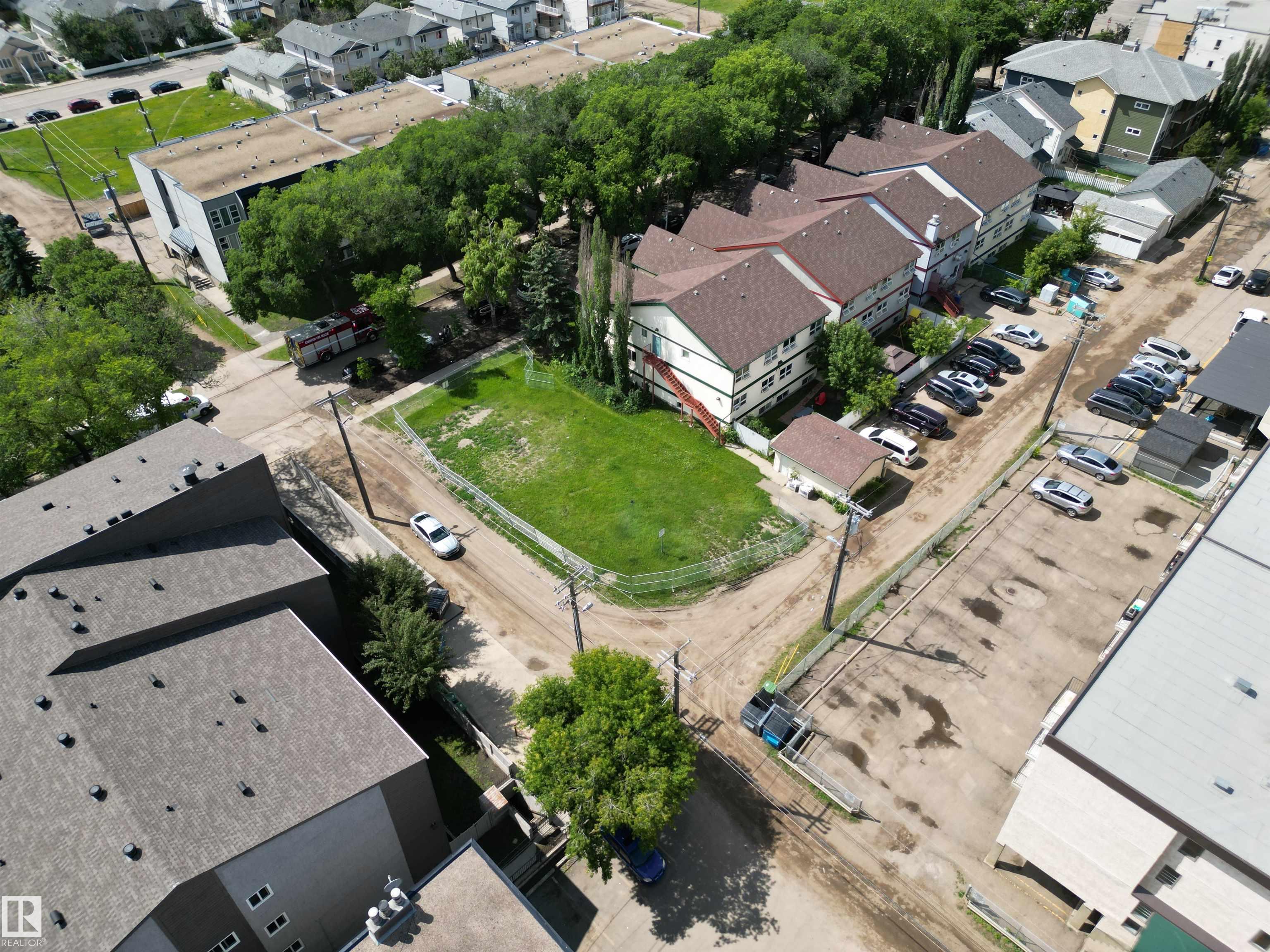 Photo 4 at 9318 104 Avenue NW, Boyle Street, Edmonton