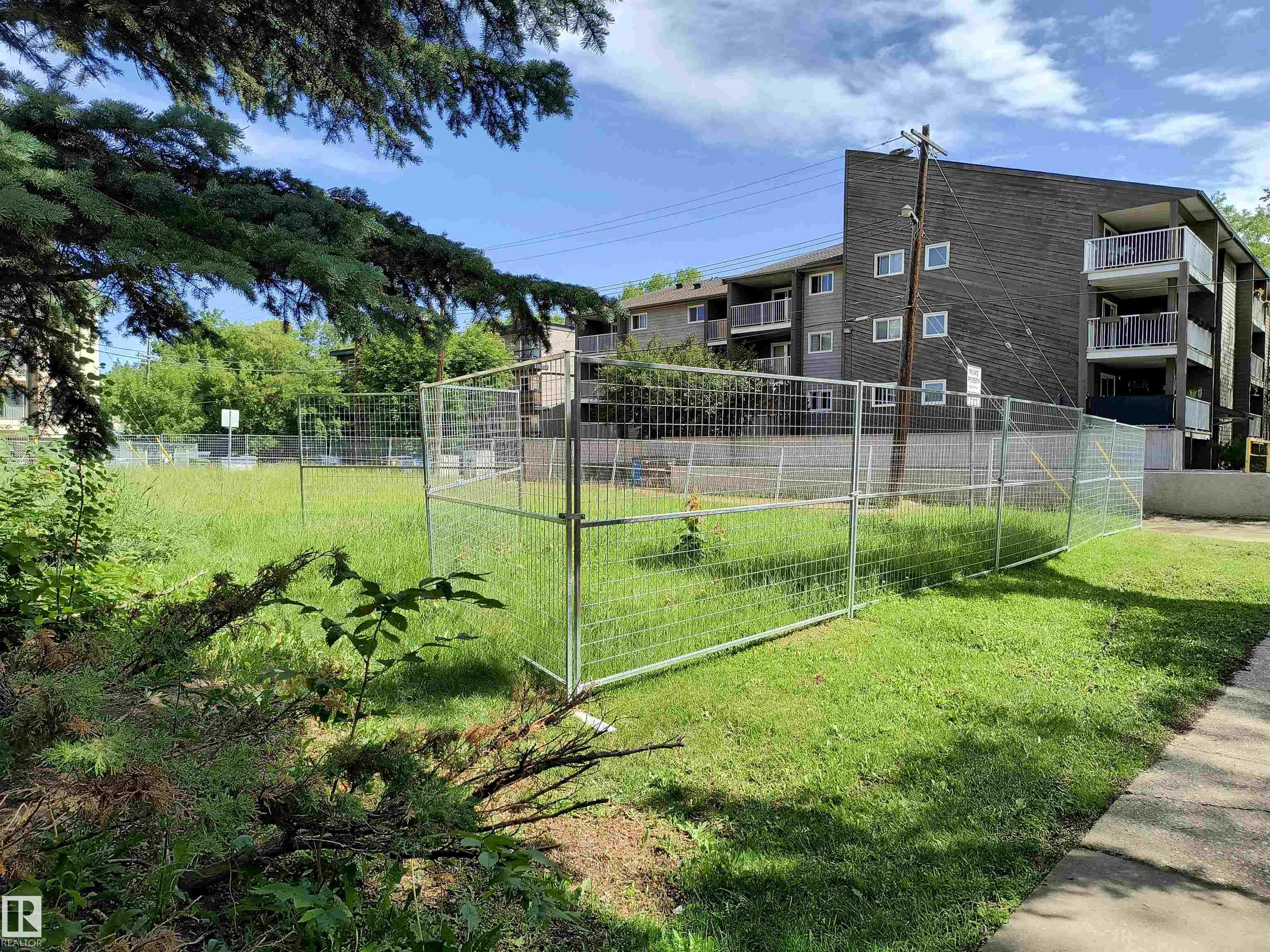 Photo 7 at 9318 104 Avenue NW, Boyle Street, Edmonton