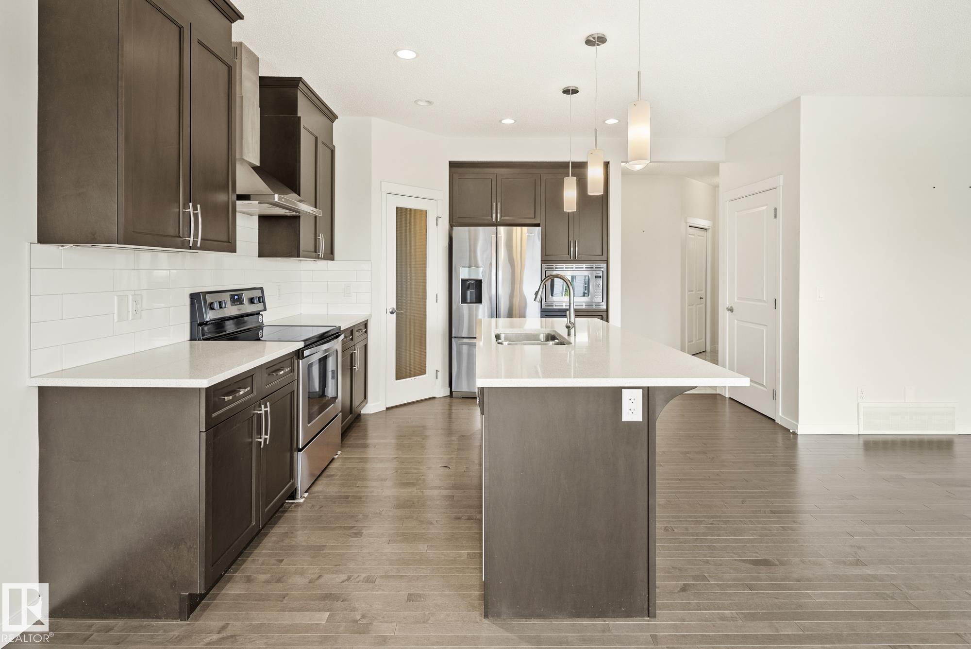 Photo 8 at 5404 22 Avenue SW, Walker, Edmonton