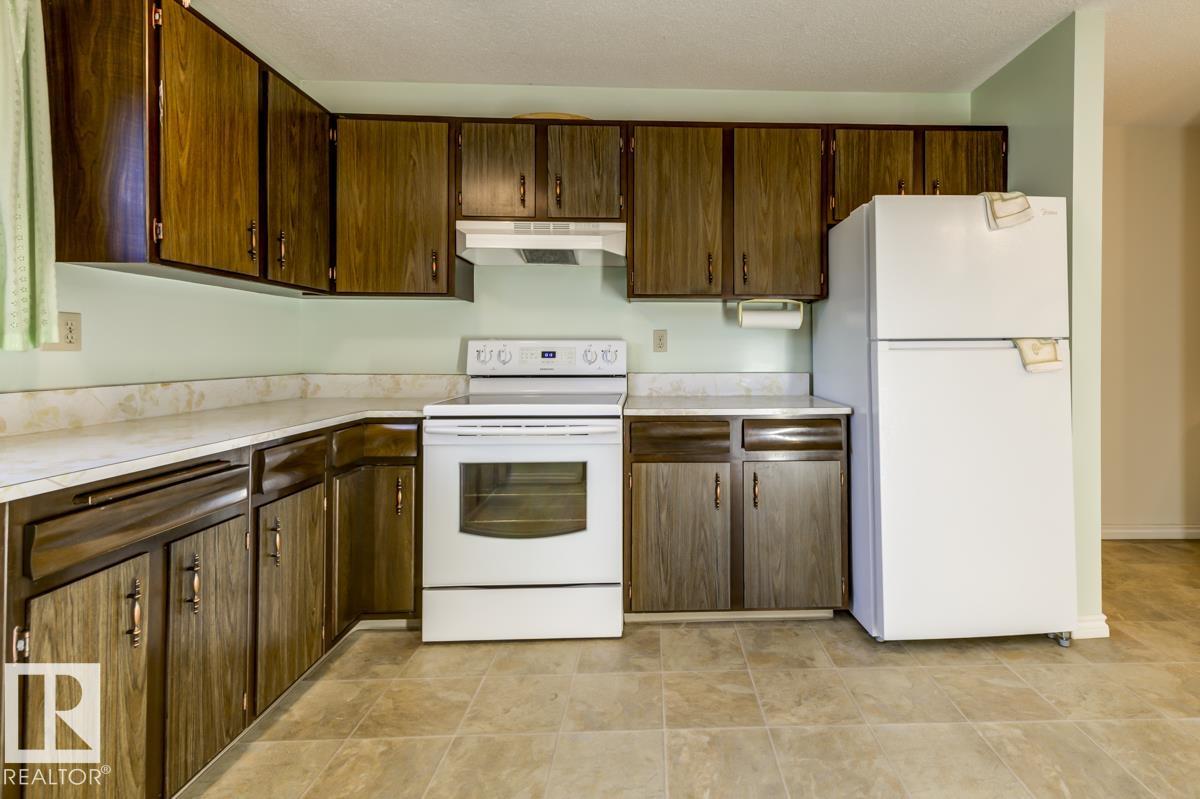 Photo 11 at 15232 121 Street NW, Caernarvon, Edmonton