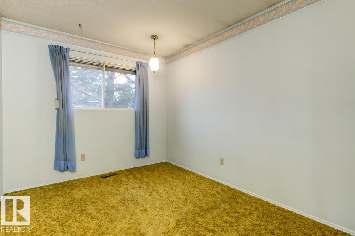 Photo 23 at 15232 121 Street NW, Caernarvon, Edmonton